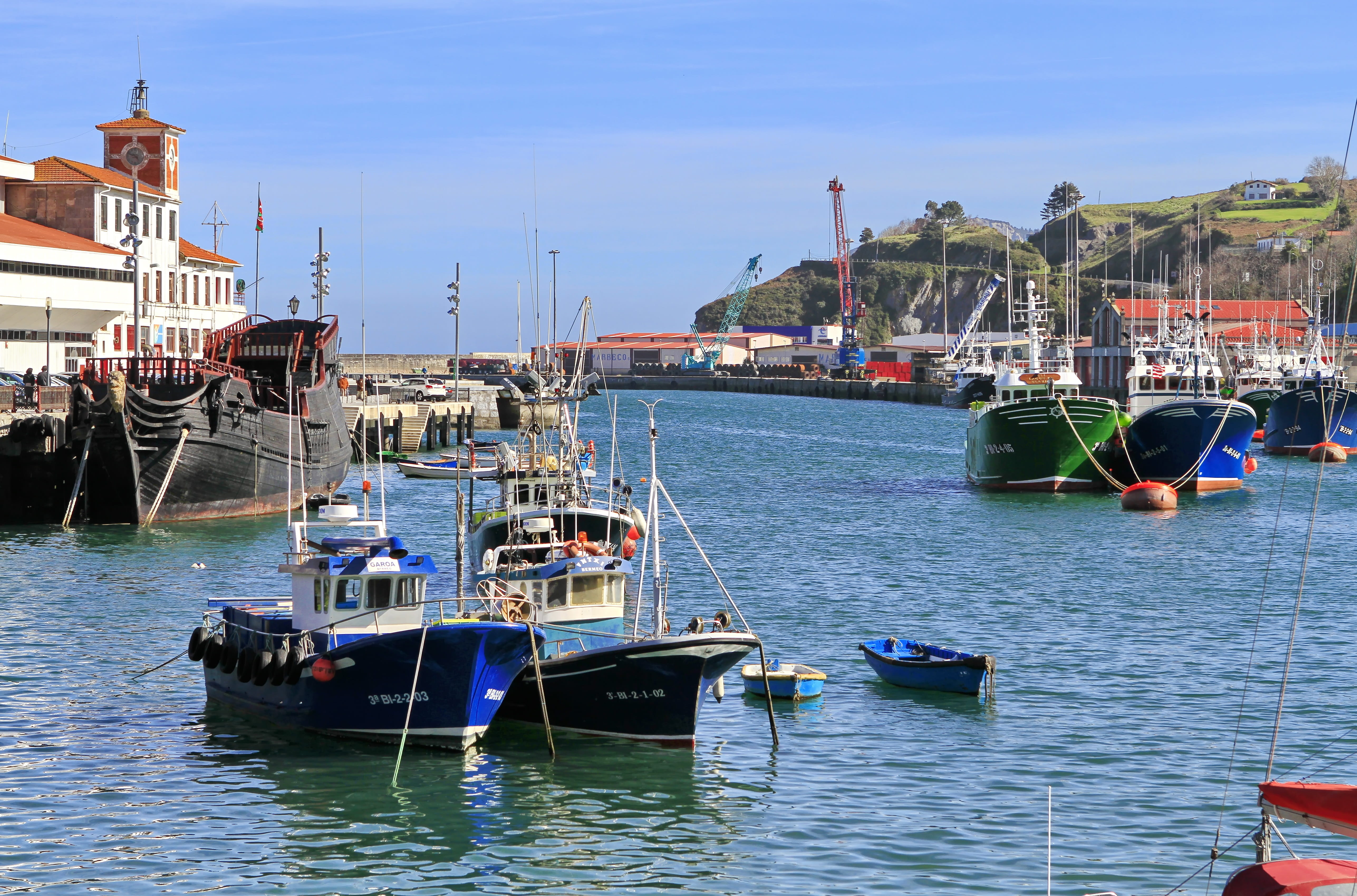 paisvasco, city, travel destinations, built structure, fishing industry, incidental people, mode of transportation, euskadi, bay of biscay, port of bermeo, HD Wallpaper