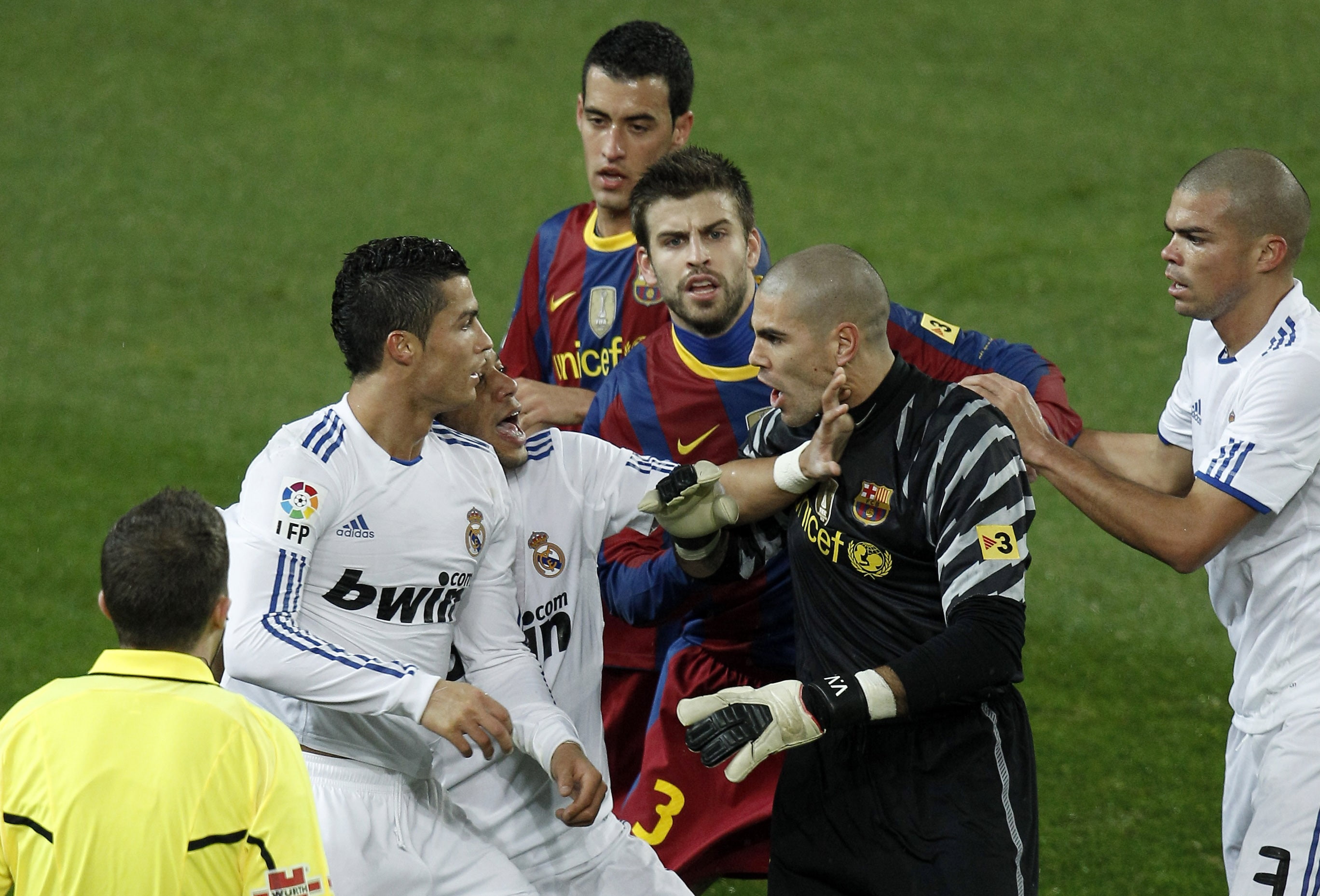 cristiano, sergio busquets, madrid, football, el, piqu, gerard, gerard piquÃ©, clasico, art, el clasico, busquets, valdes, hd, ronaldo, real, FC Barcelona, HD Wallpaper