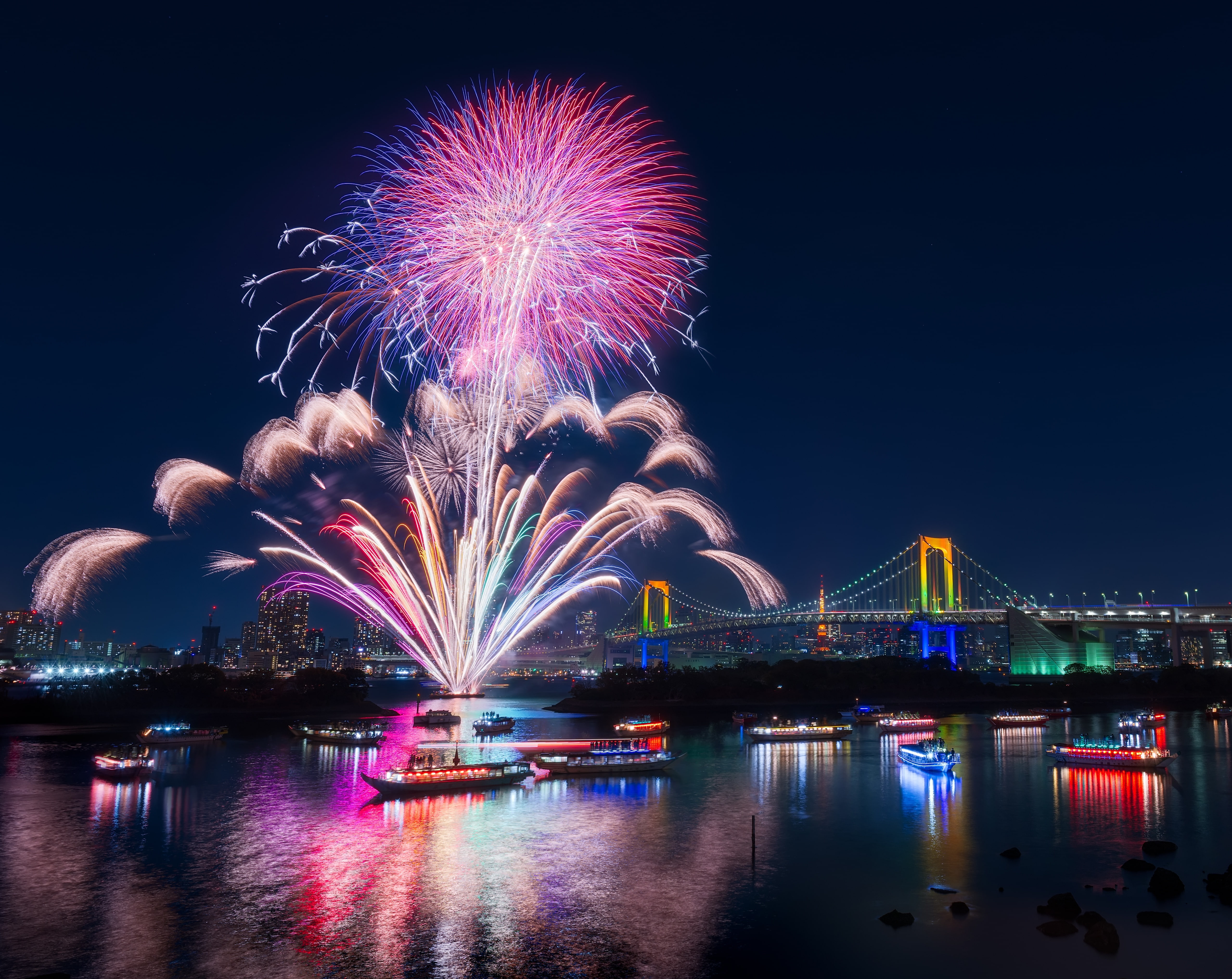 5K, celebration, reflection, connection, Tokyo, Tower, bridge - man made structure, exploding, Odaiba, no people, nightlife, new years eve, illuminated, HD Wallpaper