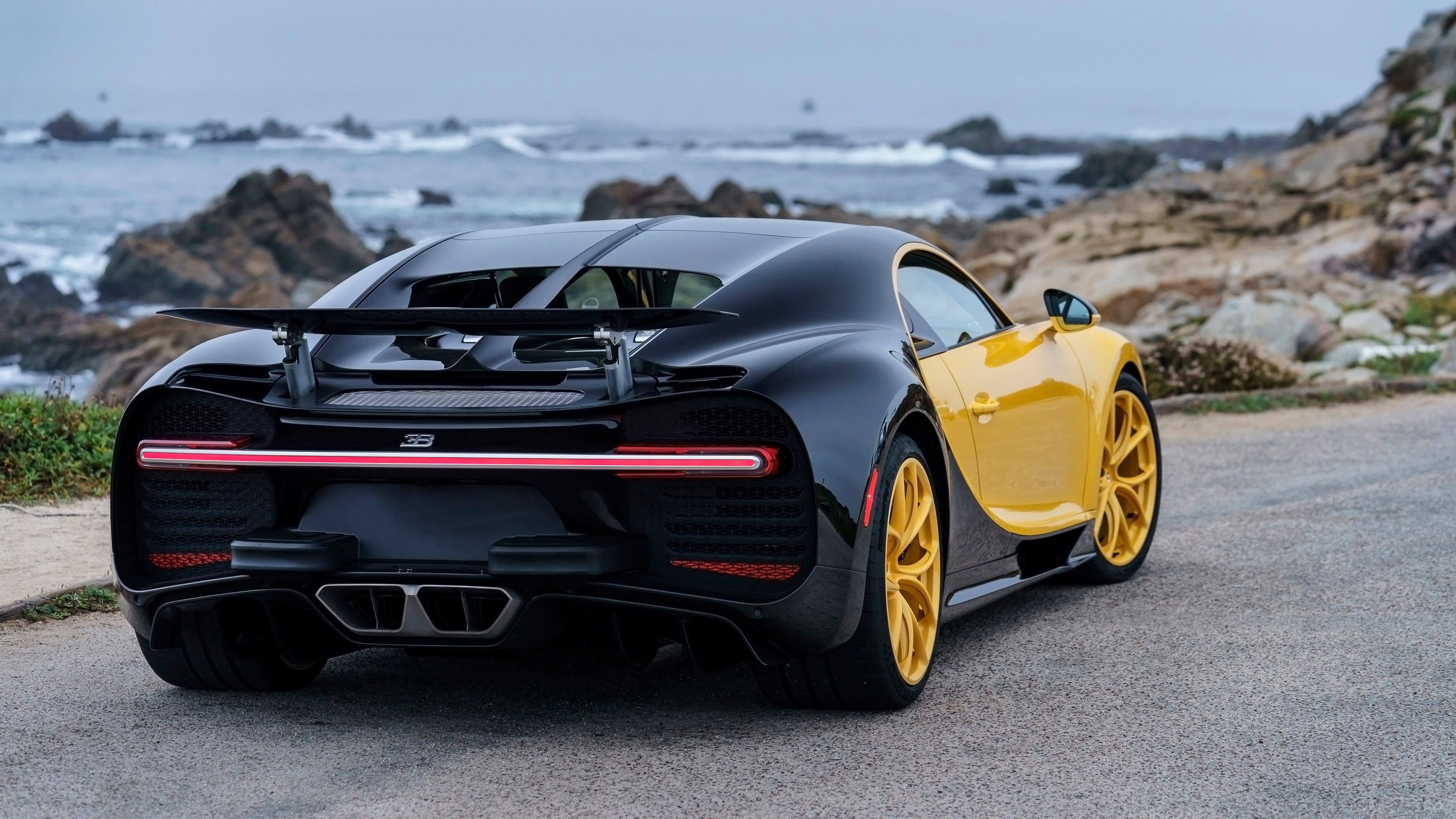 sports car, nature, bugatti chiron, bugatti, stationary, retro styled, racecar, land, speed, focus on foreground, car, 4K, mode of transportation, luxury car, HD Wallpaper