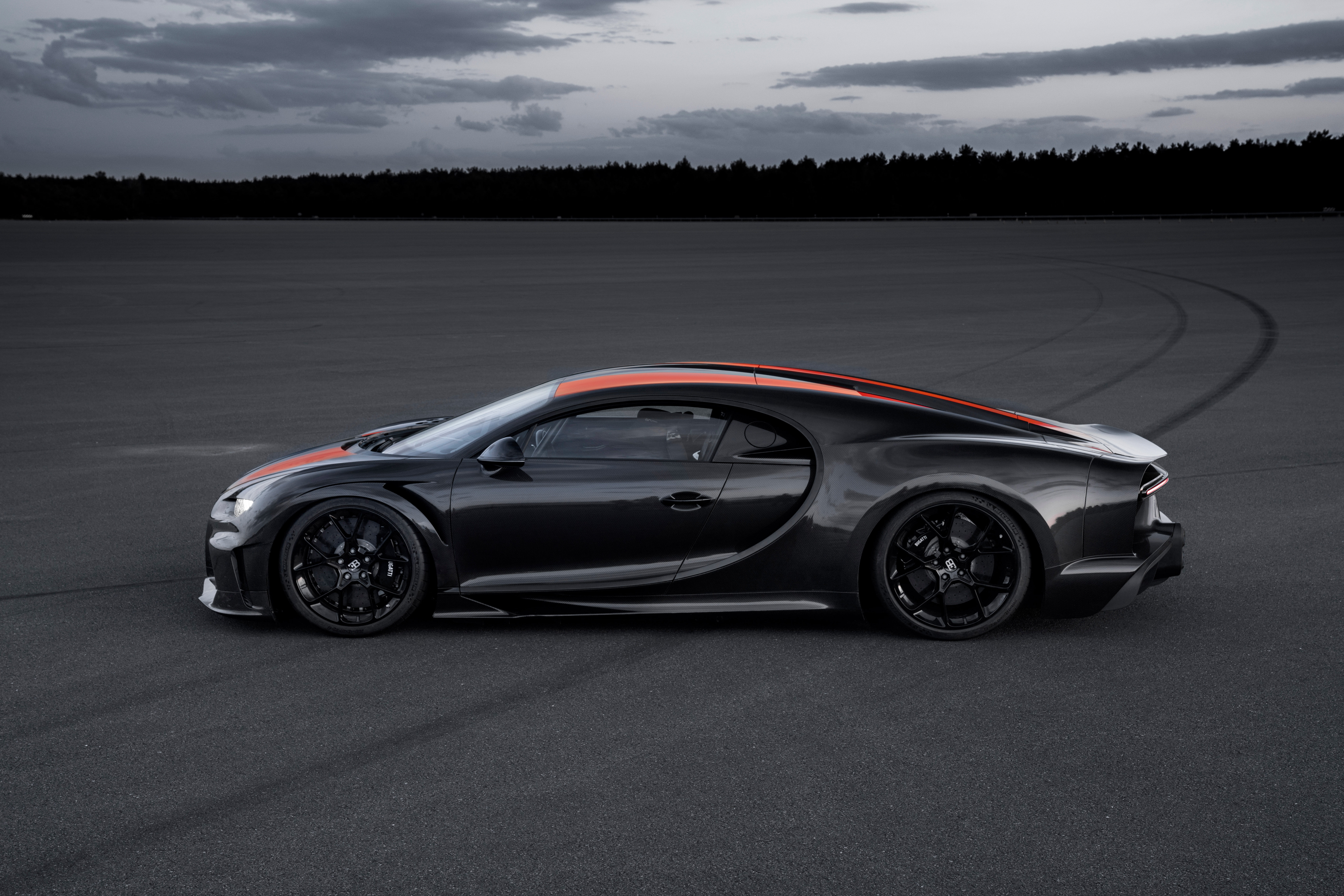 8K, Chiron, asphalt, hypercar, Bugatti, Super Sport 300+, HD Wallpaper
