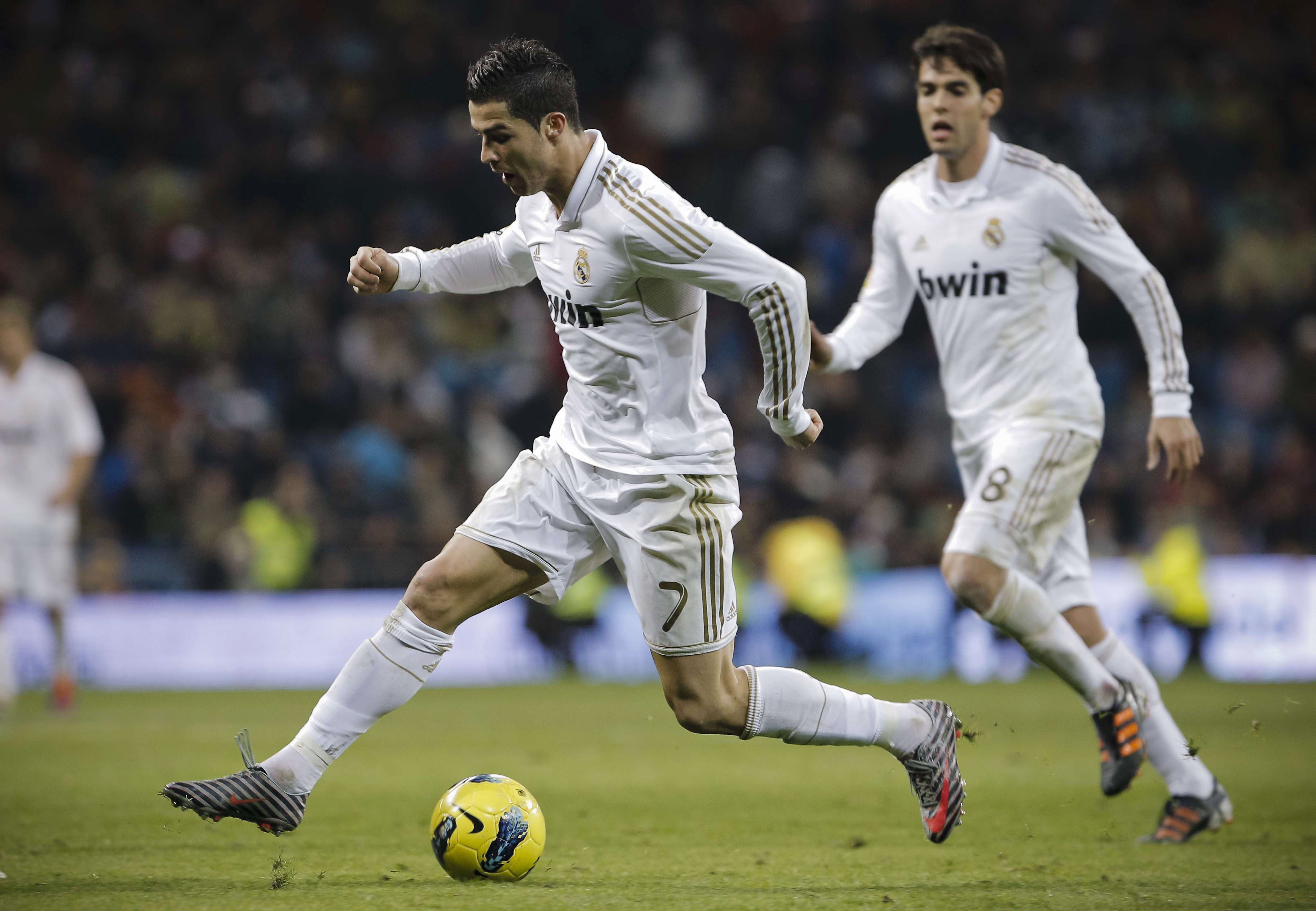 C. Ronaldo, sport, sports Team, kicking, sports equipment, sports Uniform, action, soccer Player, men, match - sport, grass, outdoors, playing Field, Real Madrid, HD Wallpaper