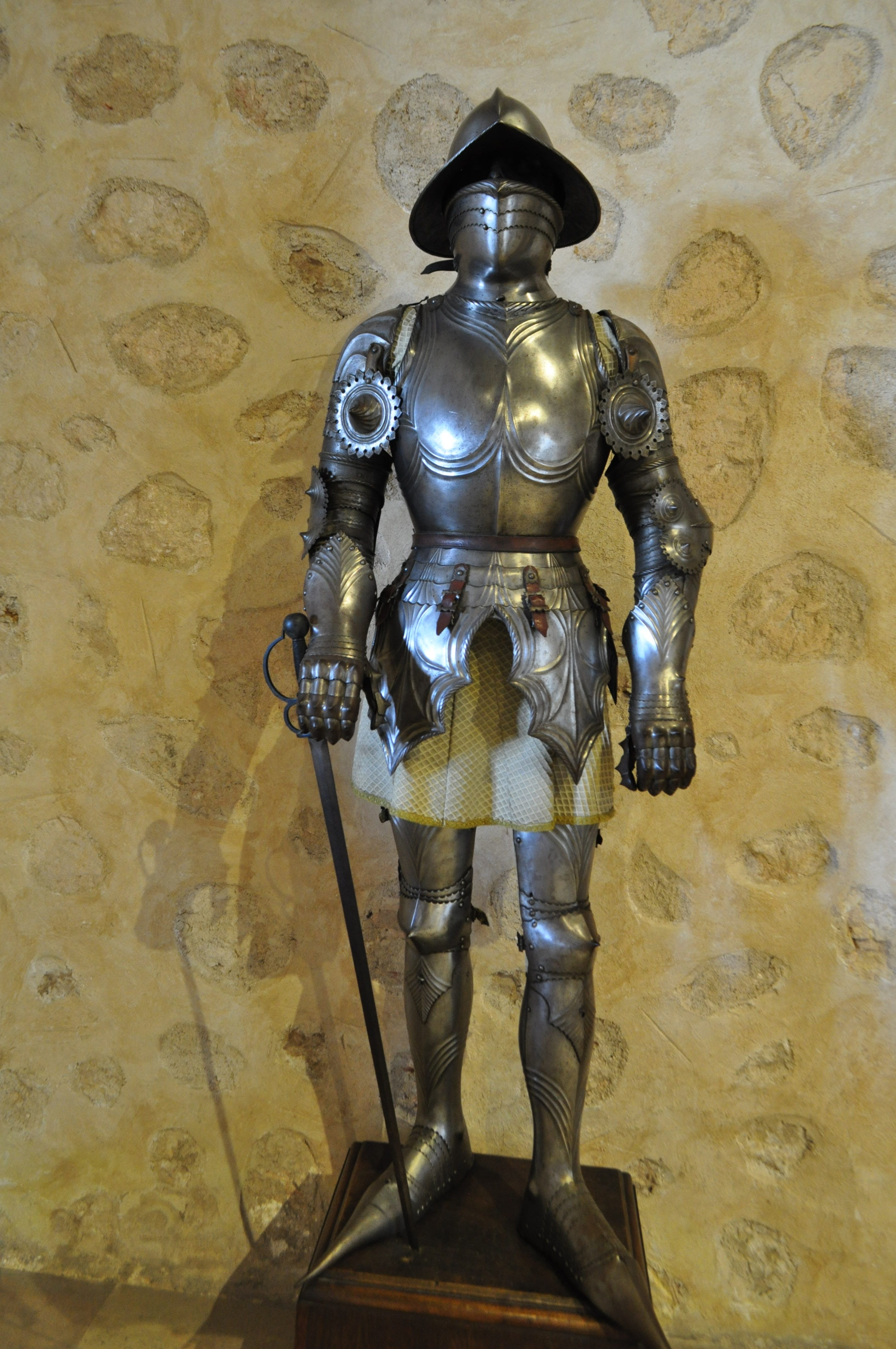 human representation, creativity, old, combat, male likeness, ornate, man, helmet, suit of armor, armour, 4K, battle, army, wall - building feature, silver, Phone HD Wallpaper
