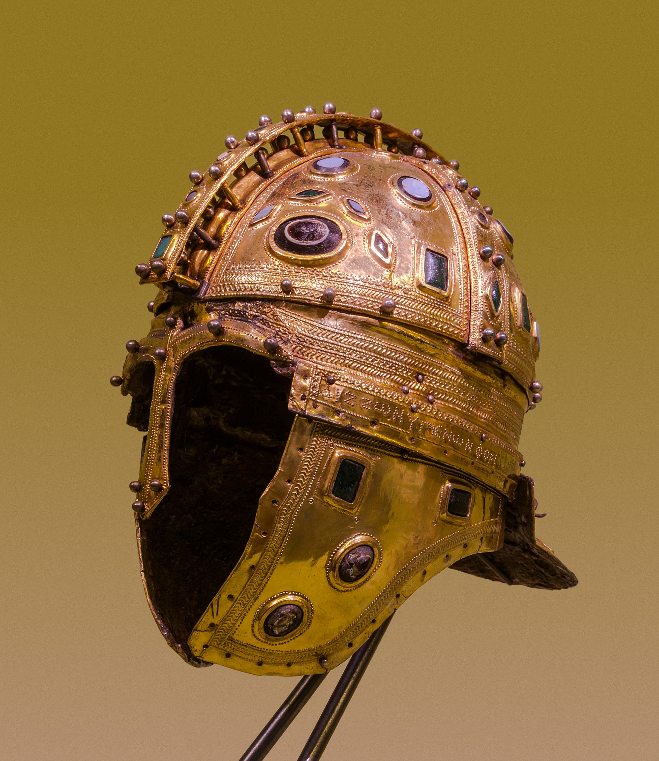 sky, combat, military, focus, building exterior, antiquity, protection, gold colored, no people, rome, ornate, soldier, museum, belief, nature, helmet, Phone HD Wallpaper