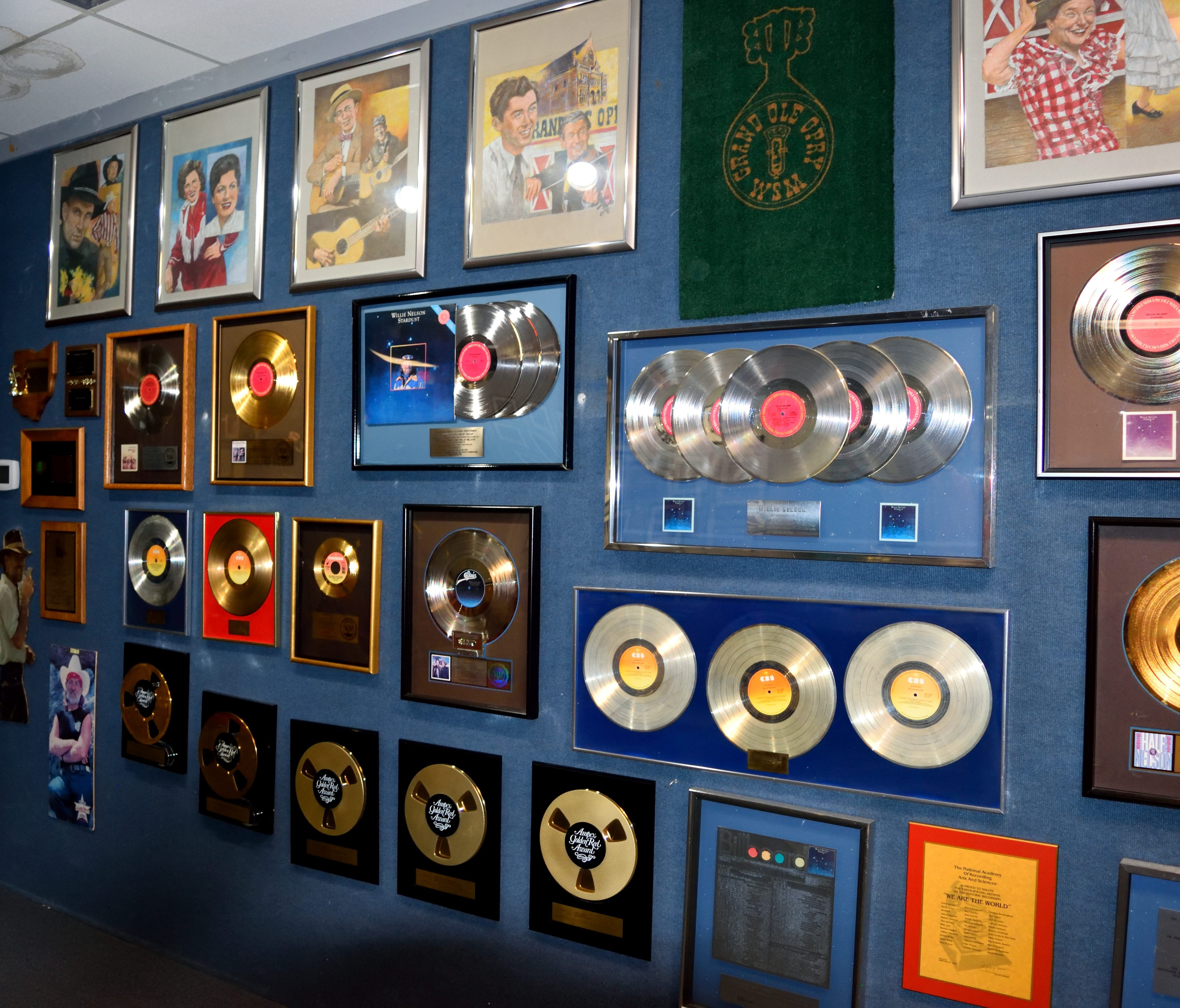 frame, control panel, knob, technology, choice, celebrities, gold, famous place, variation, no people, close-up, background, award, picture frame, large group of objects, HD Wallpaper