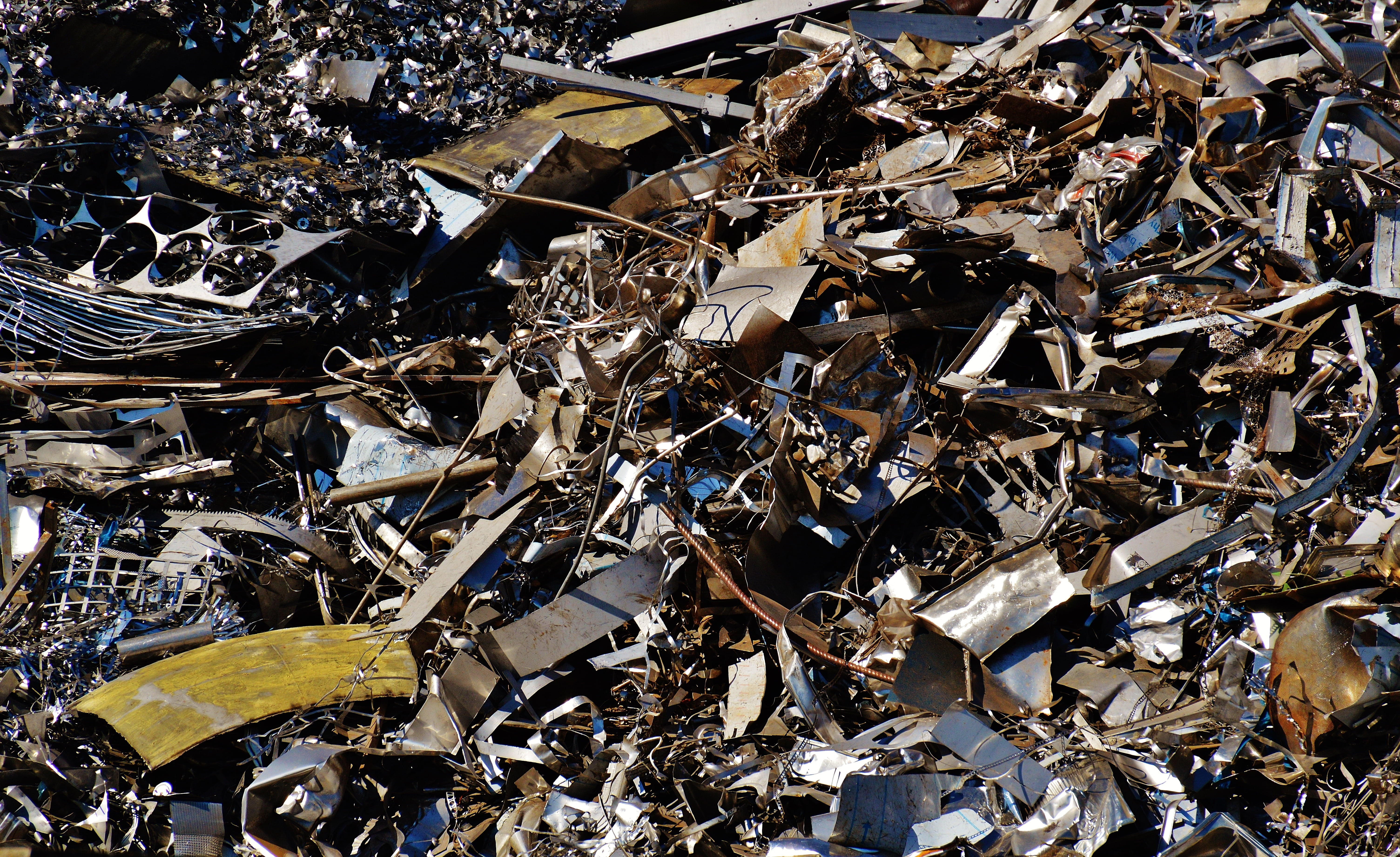iron, garbage Dump, old, 5K, silver - metal, obsolete, nature, outdoors, damaged, scrap, environmental issues, full frame, backgrounds, heap, high angle view, HD Wallpaper