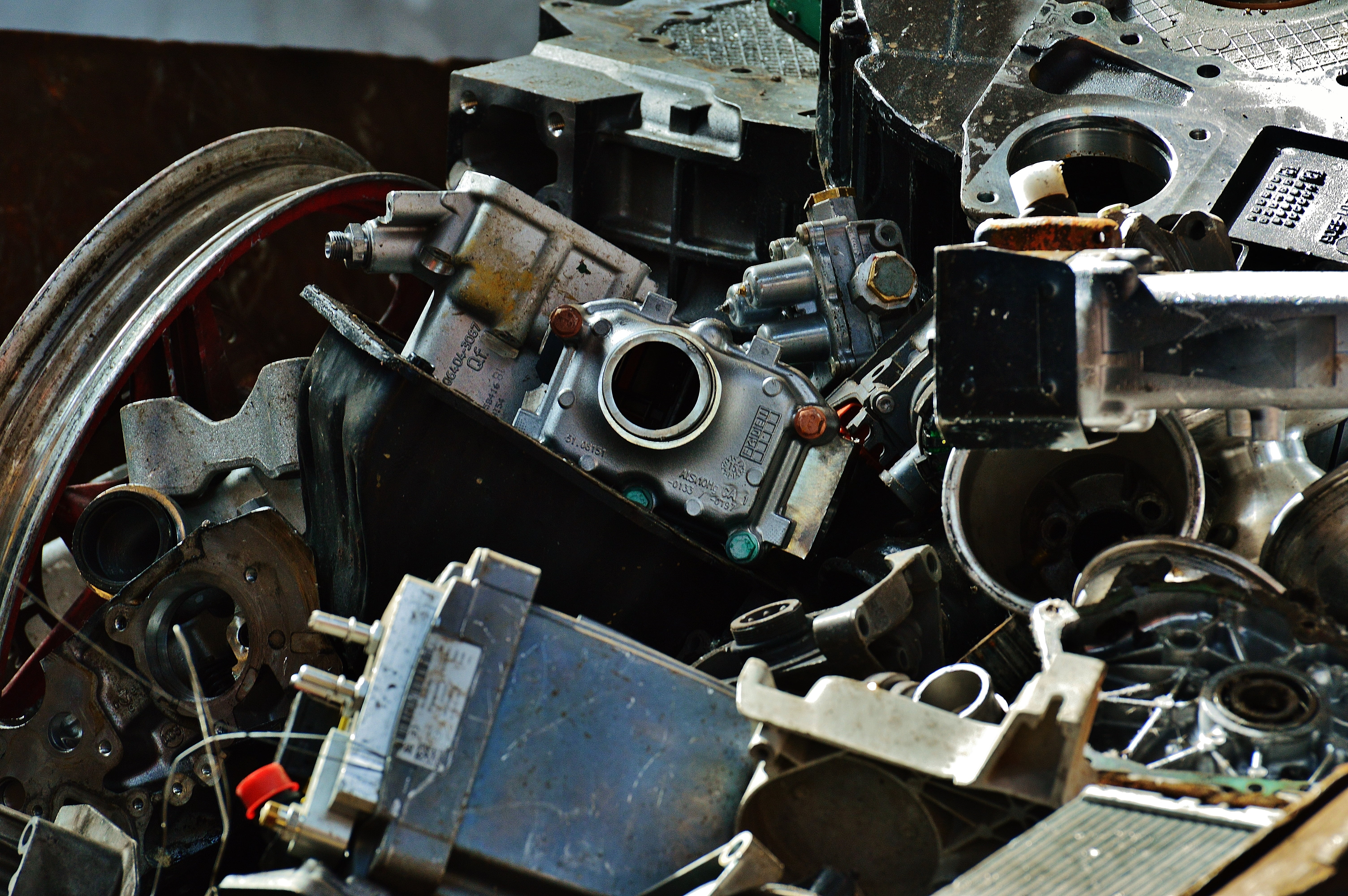 engine, scrap iron, recycling, 5K, mechanical, technology, daytime, metal, no people, mode of transportation, machinery, parts, pile, transportation, industry, HD Wallpaper
