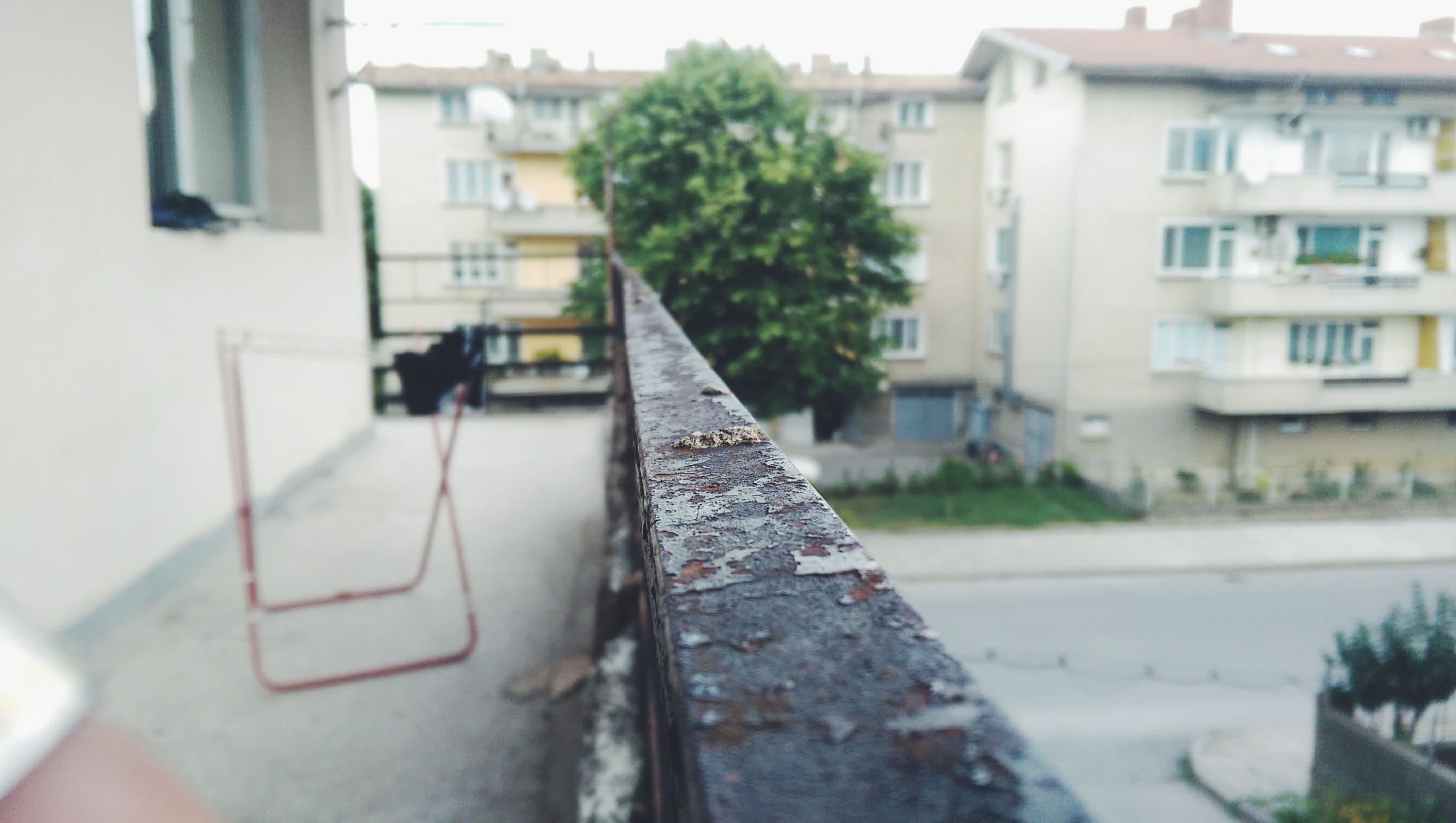 architecture, nature, day, outdoors, selective focus, no people, building, transportation, house, 2K, focus on foreground, black, construction industry, HD Wallpaper
