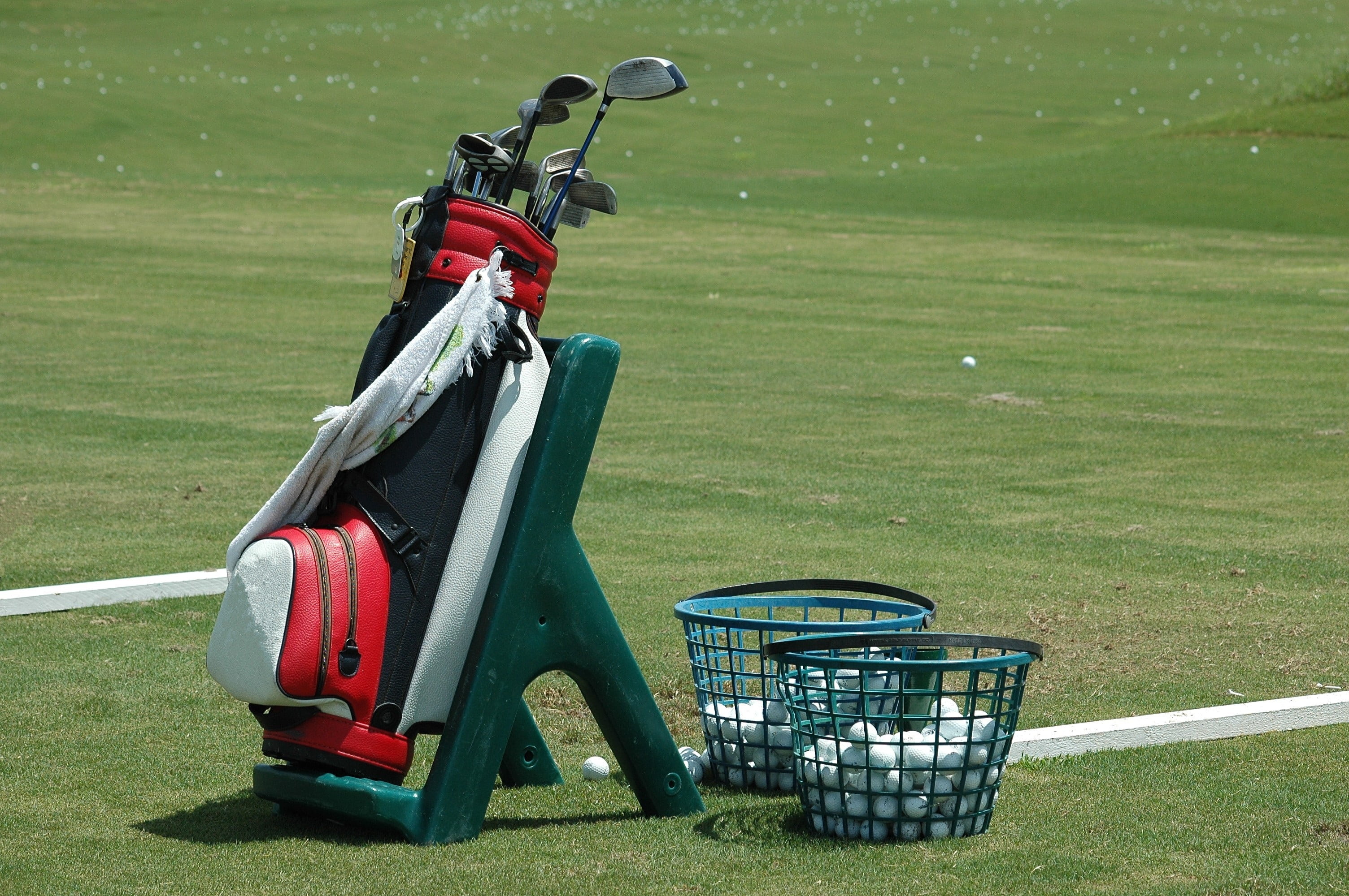 outdoors, one person, day, summer, golfing, field, black, competition, leisure, driver, golfer, equipment, golf-club, golf-course, outdoor, activity, nature, HD Wallpaper