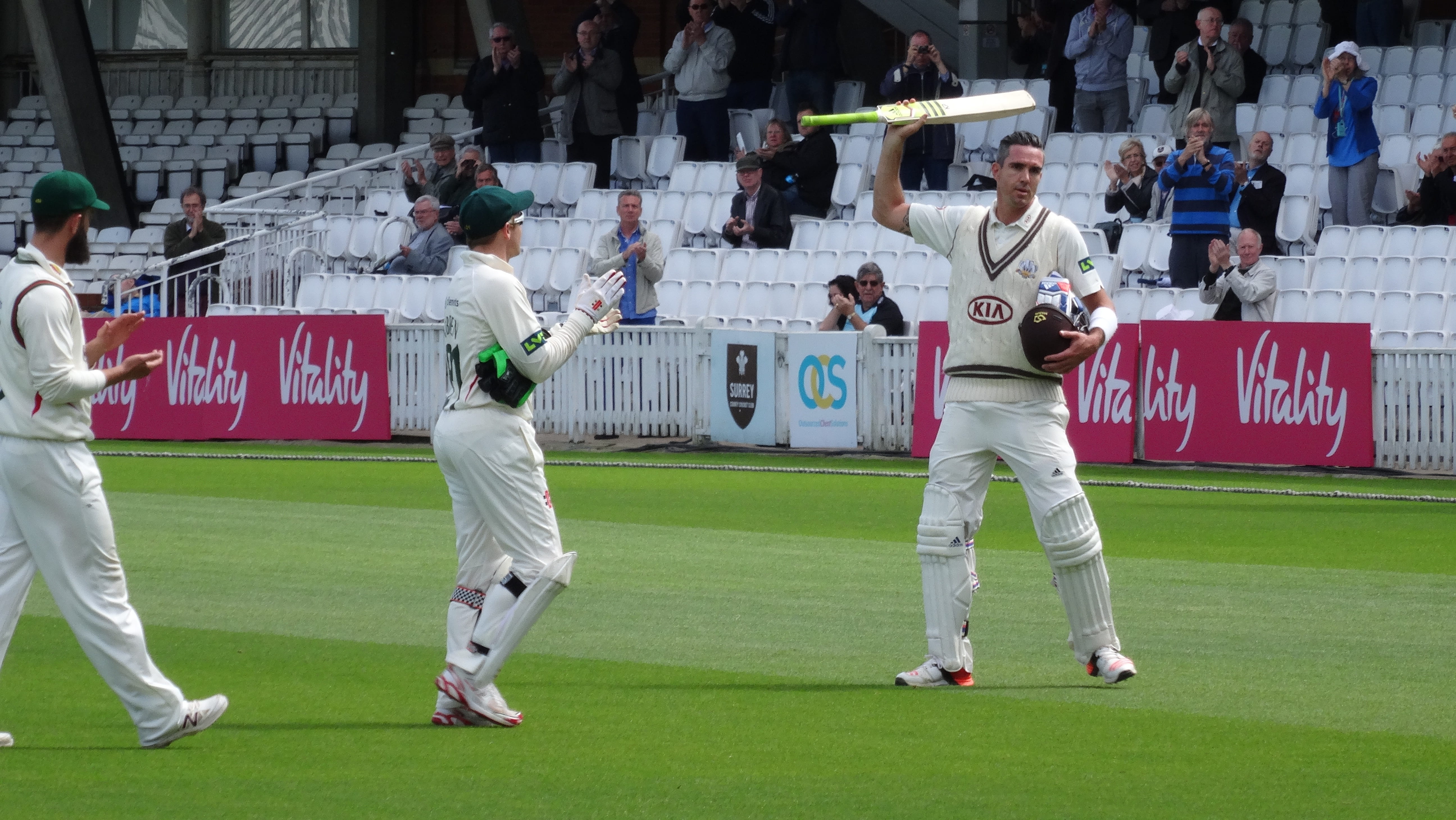 kevin pietersen, 5K, county, nature, run, leisure activity, standing, outdoors, whites, playing, full length, leather, green color, real people, championship, HD Wallpaper