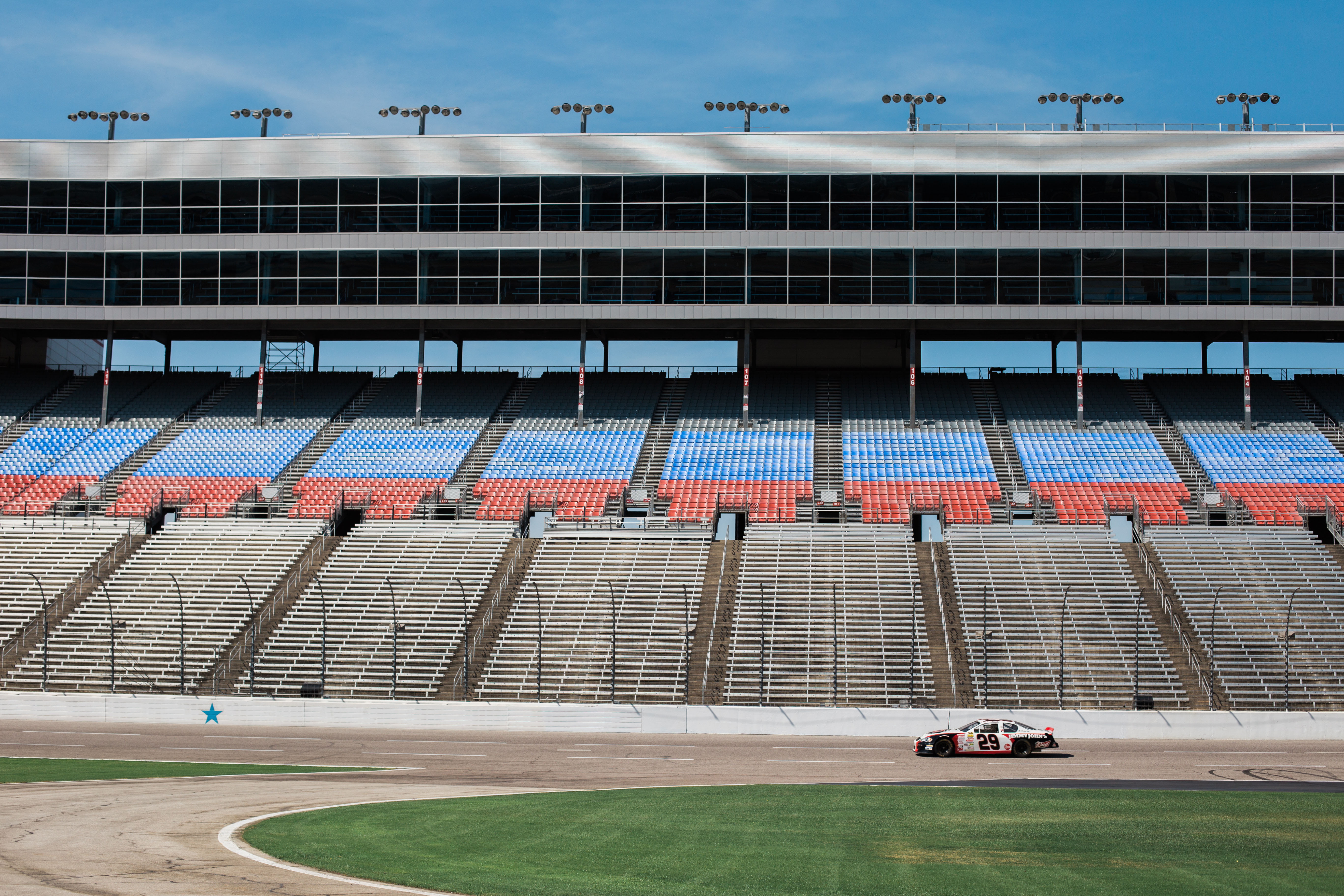 sports Track, outdoors, daytime, motor, grass, car, seat, racing, built structure, parked, sport, sports Venue, texas, sports, speedway, inside, american football - sport, HD Wallpaper