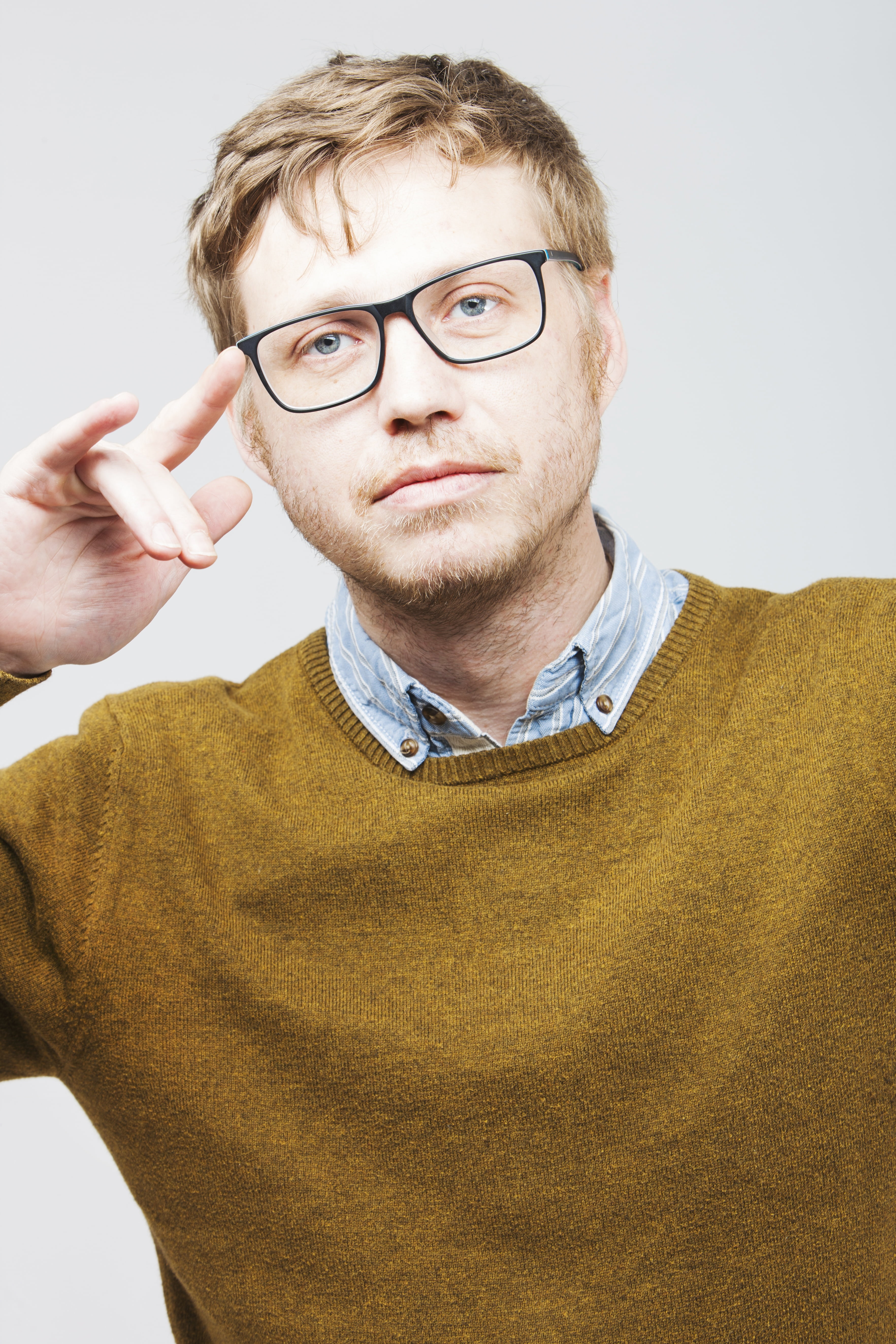 looking for a job, looking, bart, one Man Only, casual Clothing, caucasian Ethnicity, front view, eyeglasses, man, consider, cool, one Person, indoors, Phone HD Wallpaper