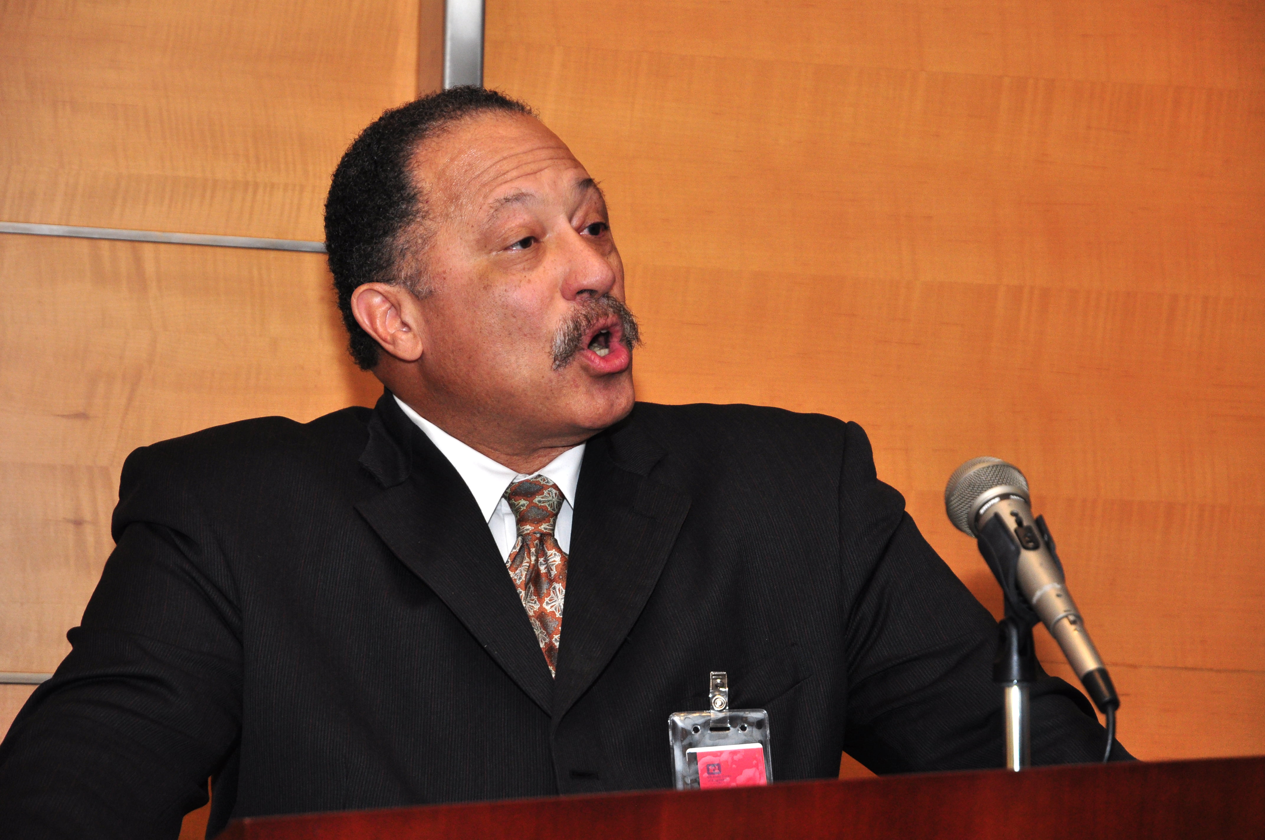 4K, mature men, manager, one Person, black, mouth, tennessee, judge joe brown, mouth open, business, politician, corporate business, speech, indoors, businessman, HD Wallpaper