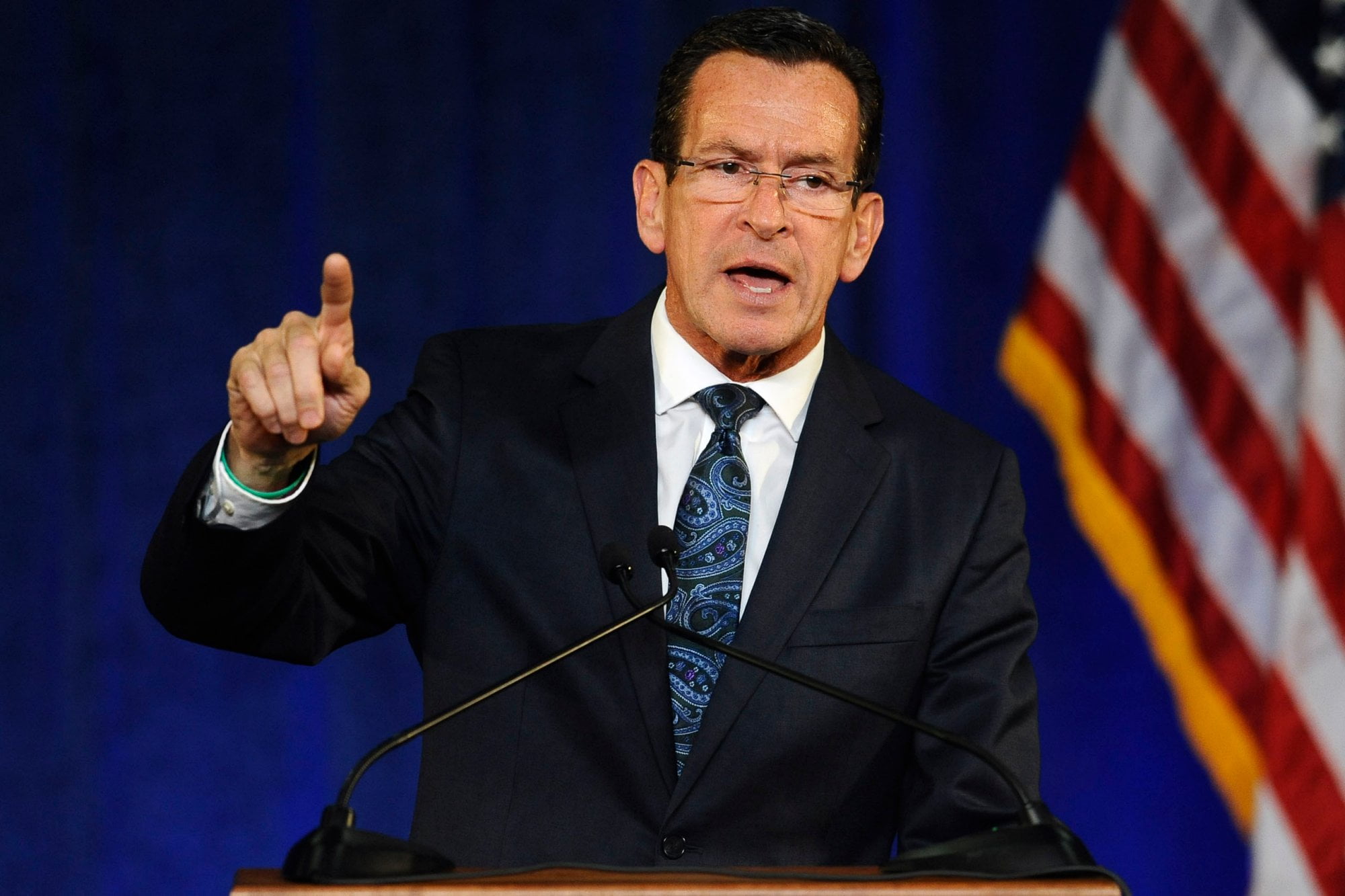 connecticut, government, democracy, microphone, dan malloy, 1080P, s, men, input device, flag, election, suit, mature adult, black, business person, menswear, HD Wallpaper