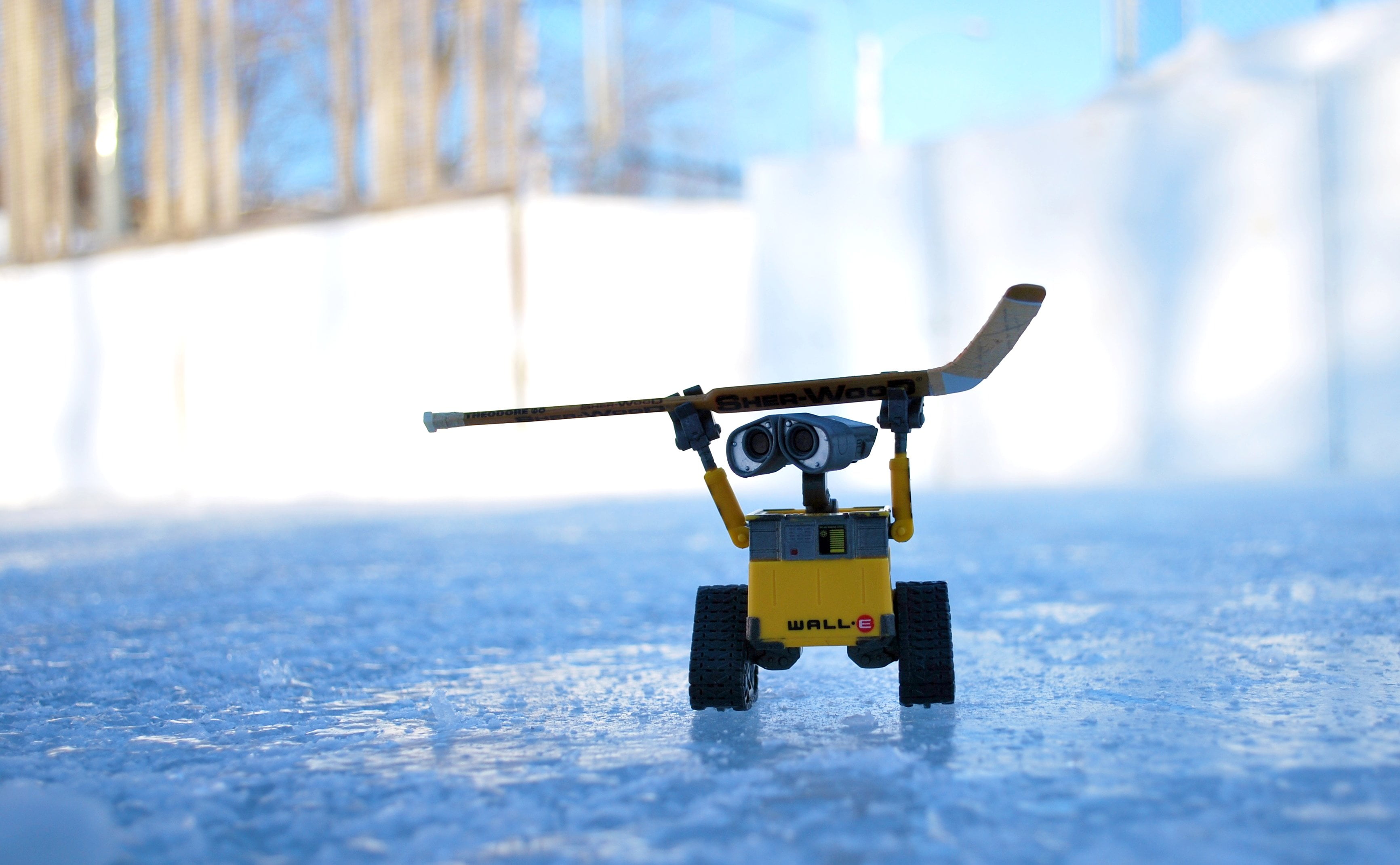 Project, 2K, Quebec, wall, Action Figures, ice hockey stick, Come On, glace, snow, machinery, holding, Object, Wall-e, e  Wall, Wall.E, e, One, March, HD Wallpaper
