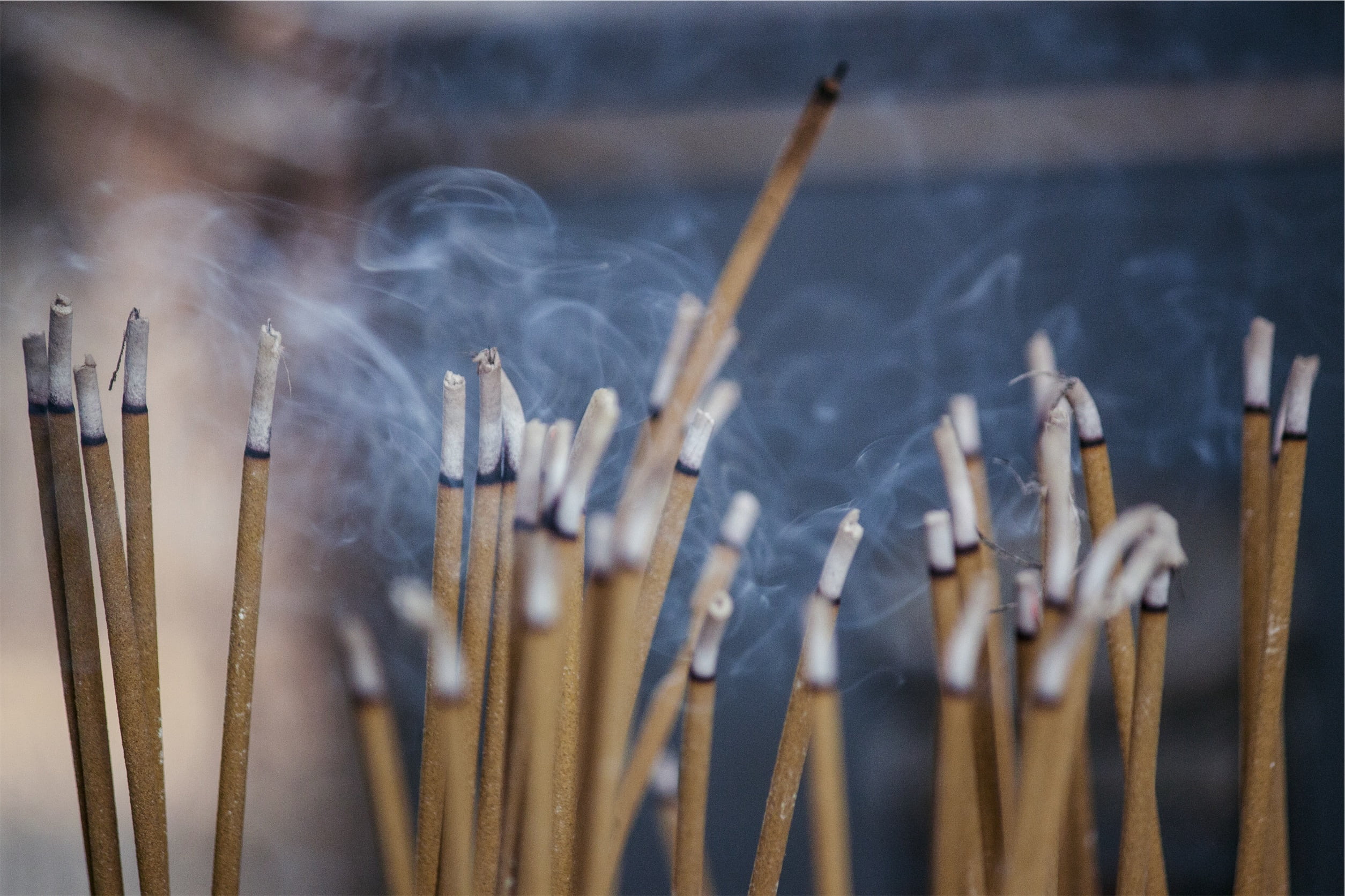 scent, burnt, lighted, ash, selective focus, belief, smoke - physical structure, smoke, spirituality, tilt, building, no people, scented, photography, place of worship, HD Wallpaper
