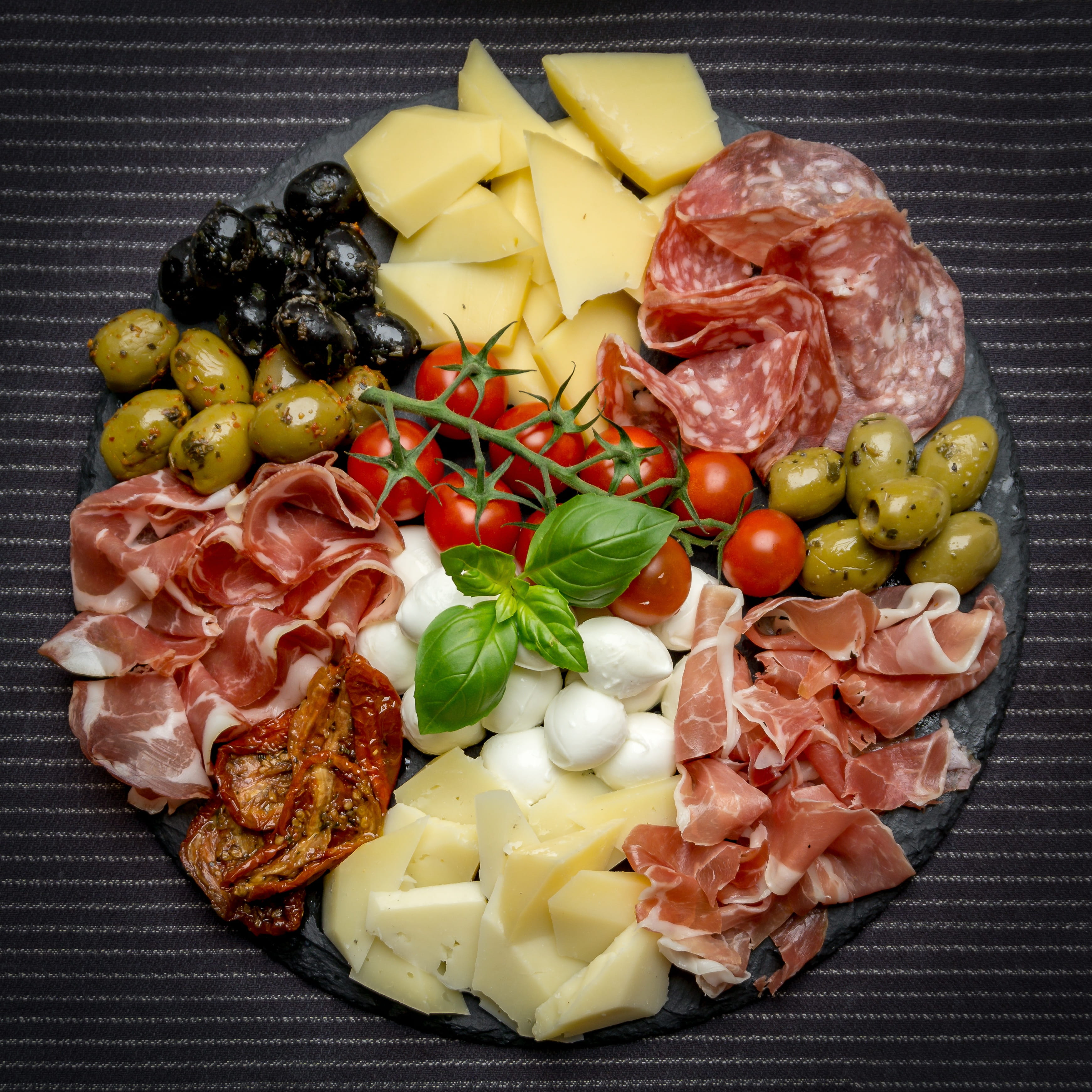 meat, healthy eating, tomato mozzarella, chunks, variation, ready-to-eat, serving size, mozzarella, tomatoes, plate, wellbeing, freshness, italian, vegetables, Phone HD Wallpaper