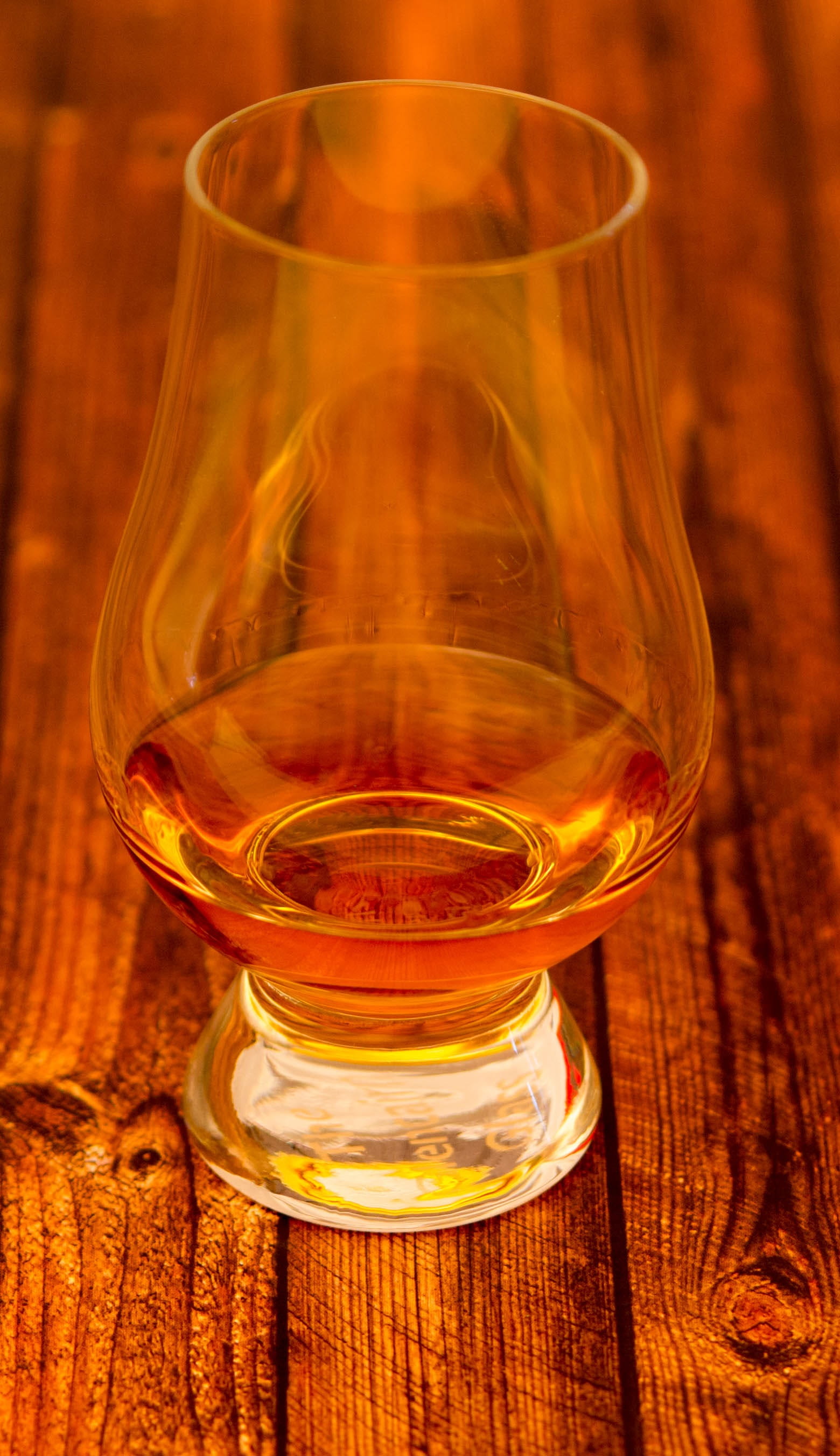 transparent, close-up, alcohol, Glass, drinking glass, benefit from, bourbon, no people, tea - hot drink, household equipment, alcoholic beverage, glencairn glass, Phone HD Wallpaper