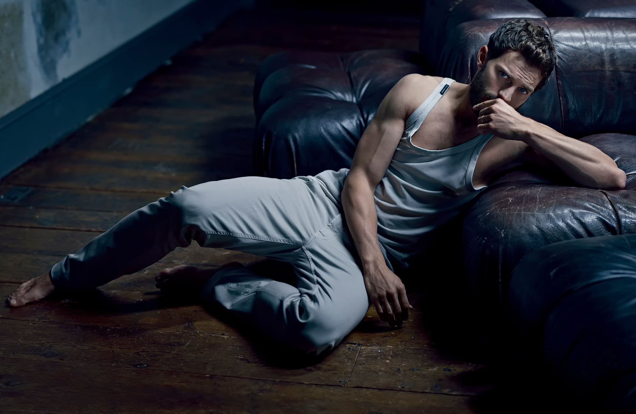 tired, young Men, lifestyles, caucasian Ethnicity, jamie dornan, full length, males, thinking, male Beauty, looking, celebrity, indoors, frustration, style, HD Wallpaper