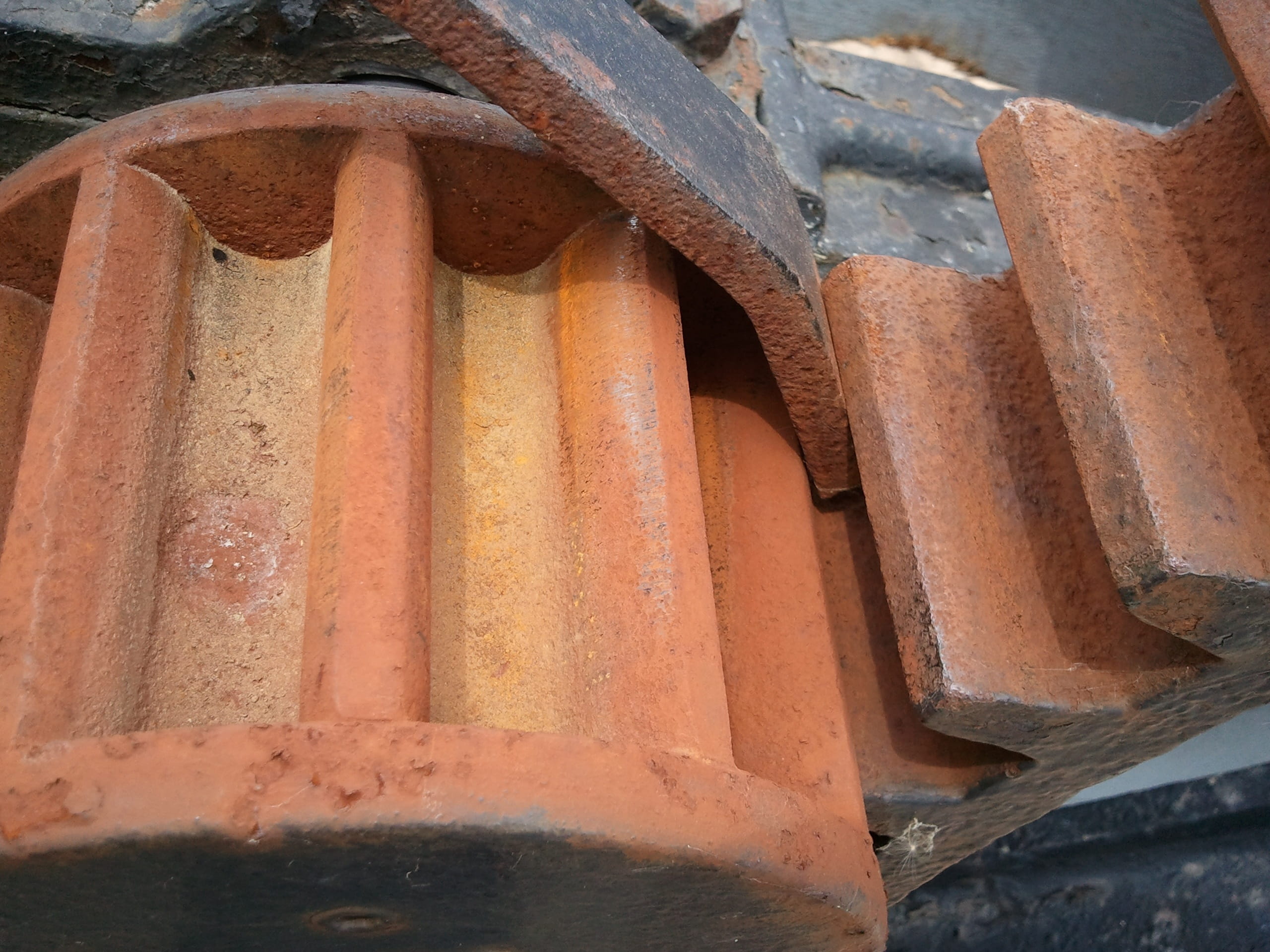 metal, Iron, architecture, outdoors, flowing water, brown, wall, Cogwheel, high angle view, close-up, no people, built structure, roof tile, water, old, HD Wallpaper