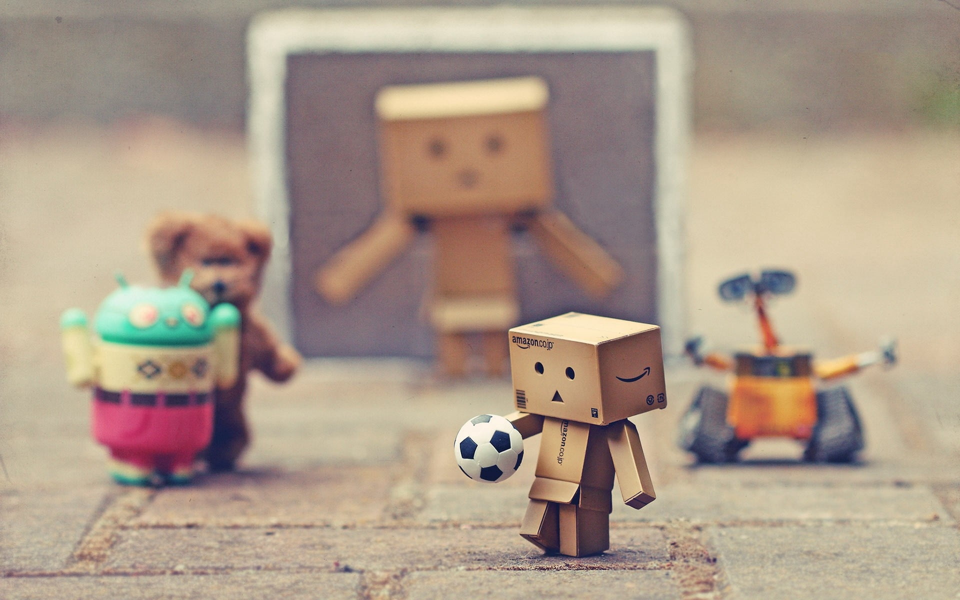 robot, offspring, retro Styled, human representation, focus on foreground, day, danboard, wood - Material, representation, small, outdoors, company, craft, HD Wallpaper