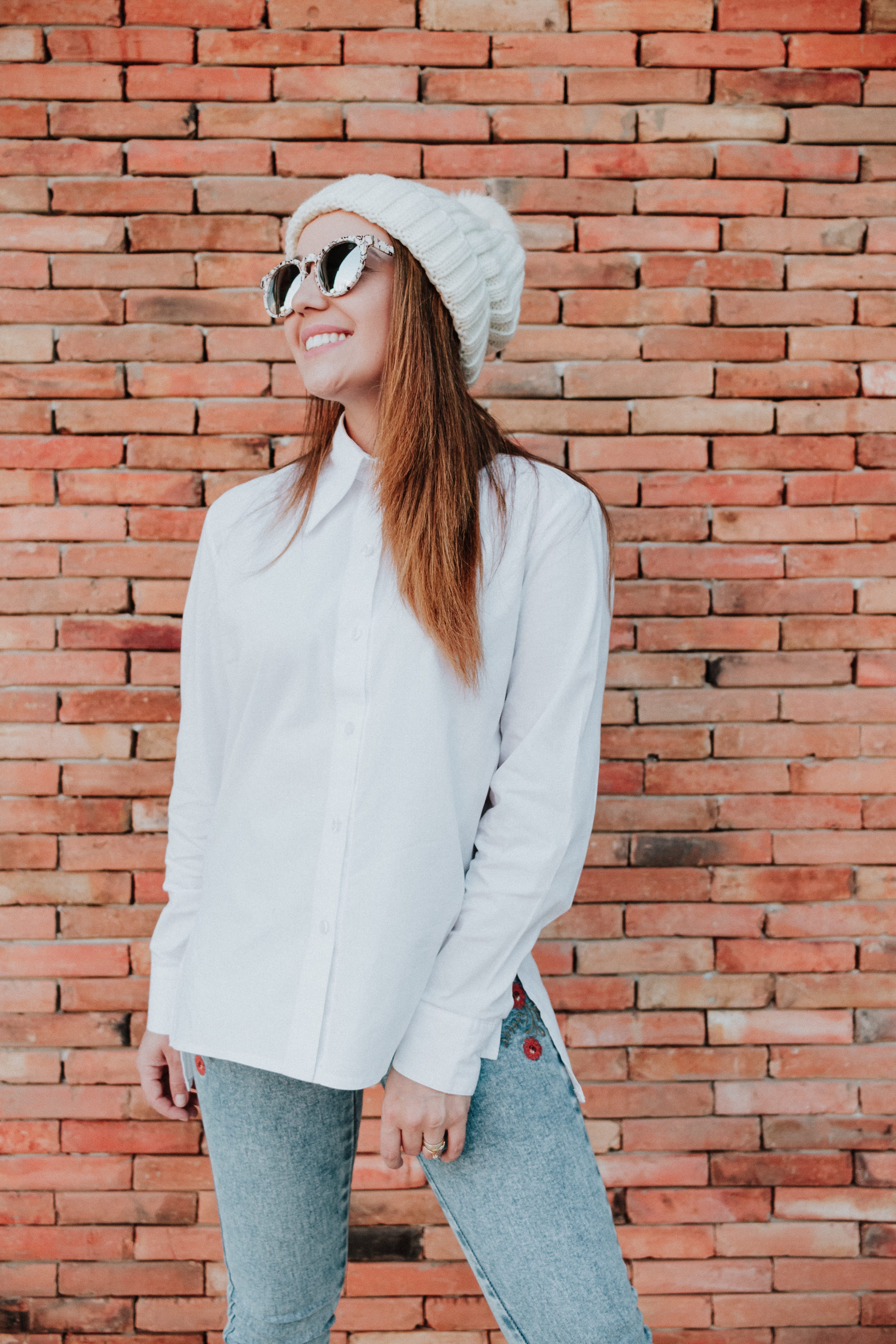 beautiful woman, urban, white, red, wall - building feature, jeans, standing, hairstyle, stlye, brick, wall, three quarter length, brown, hair, adult, female, Phone HD Wallpaper
