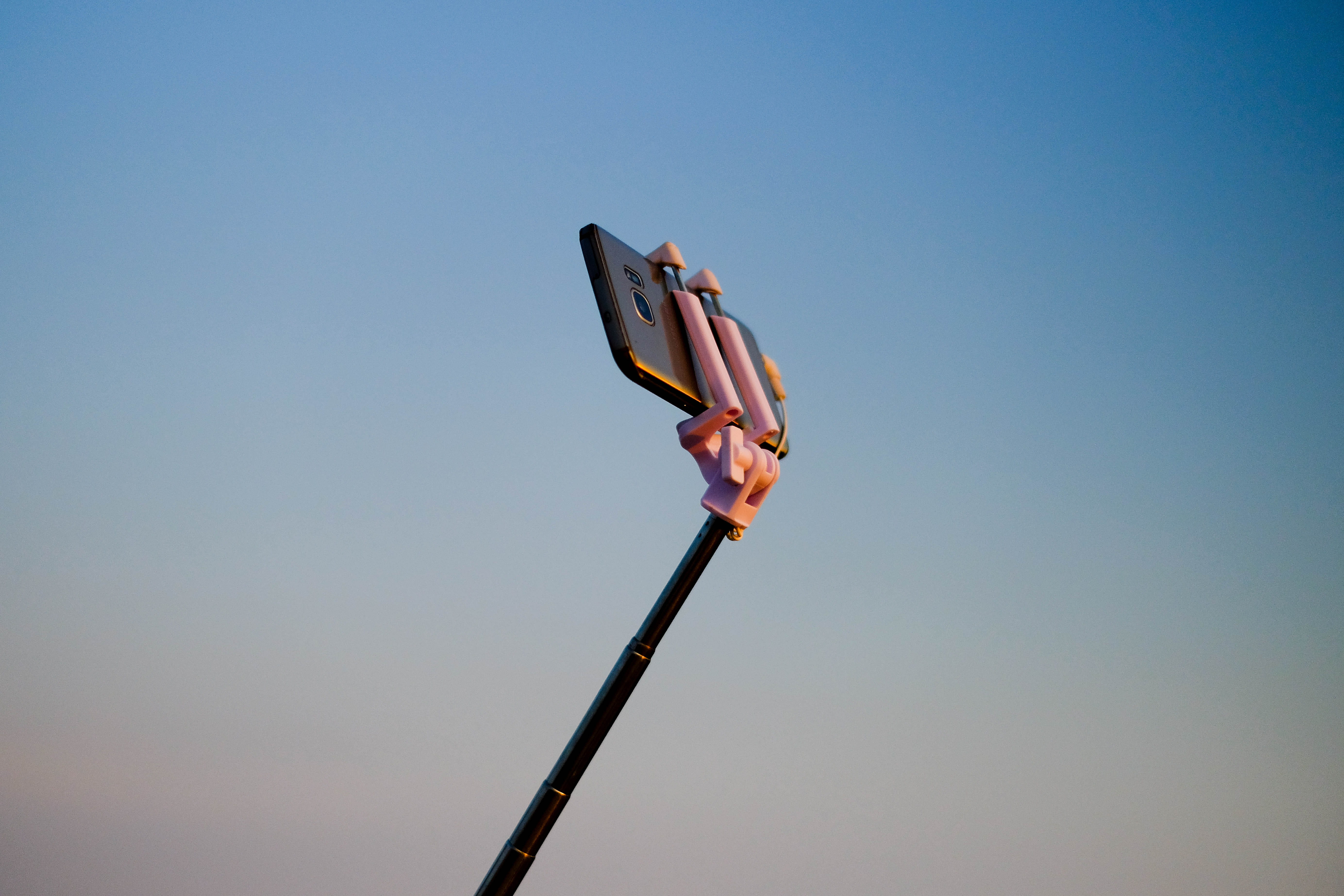 5K, stick, selfie, selfie stick, lifestyles, day, modern, sport, gradient, travel, blue, sunlight, phone, camera, pink, one person, low angle view, outdoors, HD Wallpaper