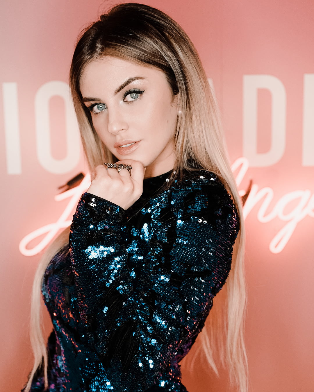 portrait, Aurela Skandaj, influencer, model, 720P, Phone HD Wallpaper