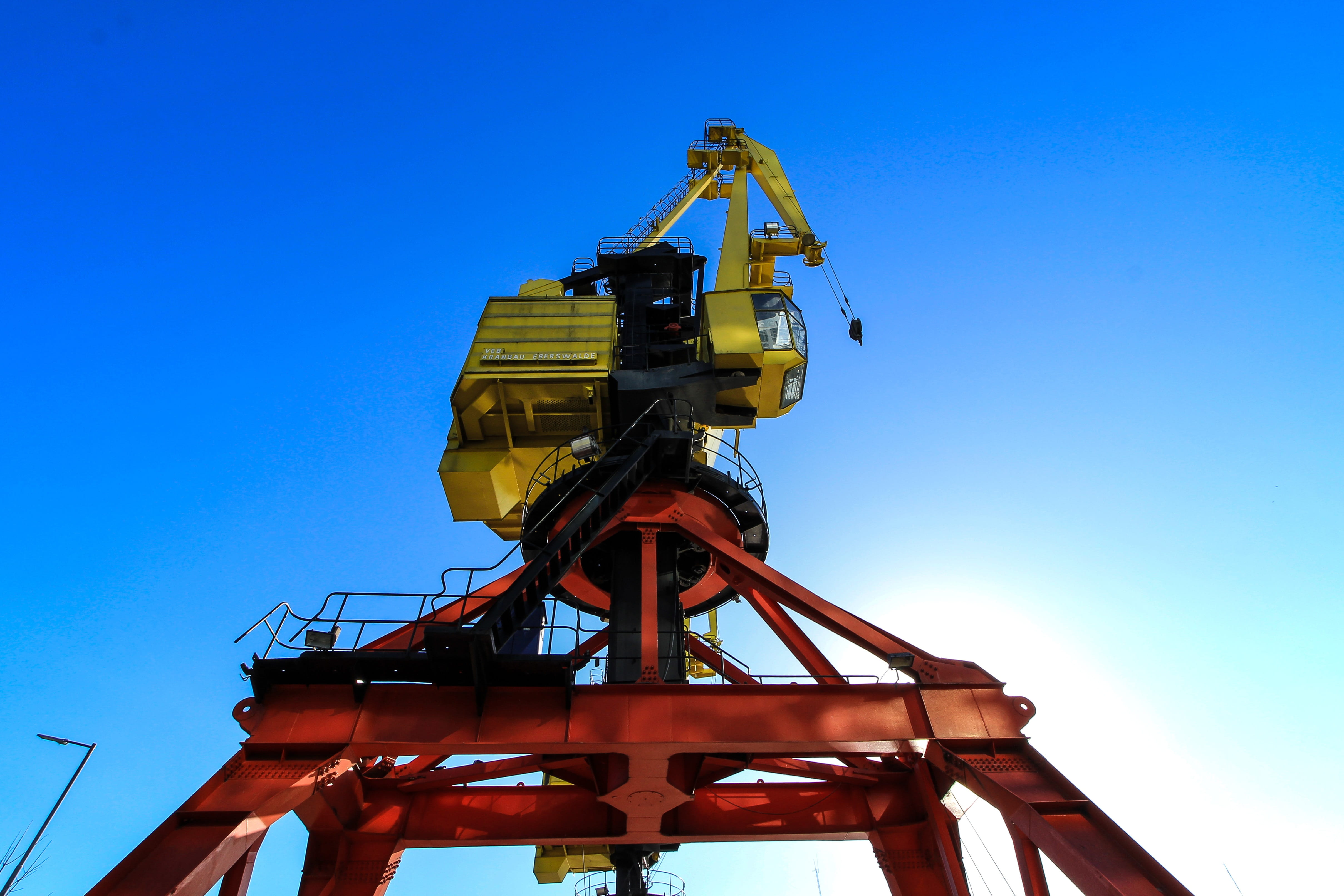 yellow, gear, shop, work, crane - construction machinery, 4K, oxide, power, construction machinery, rusty, mining, function, iron, industries, red, jobs, HD Wallpaper