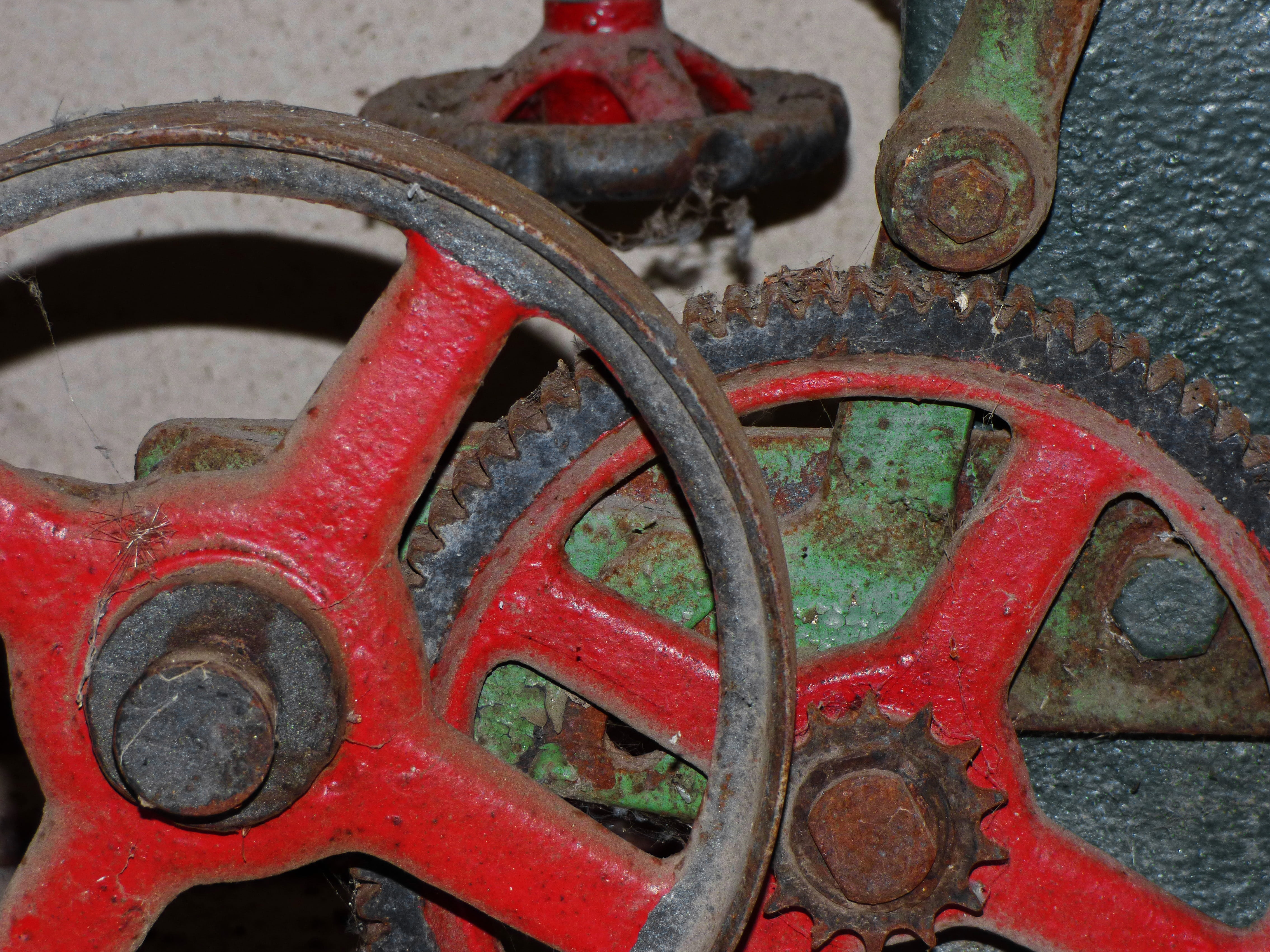 weathered, 4K, machinery, backgrounds, mechanism, decline, old, equipment, deterioration, no people, gear, machine part, function, day, damaged, obsolete, HD Wallpaper