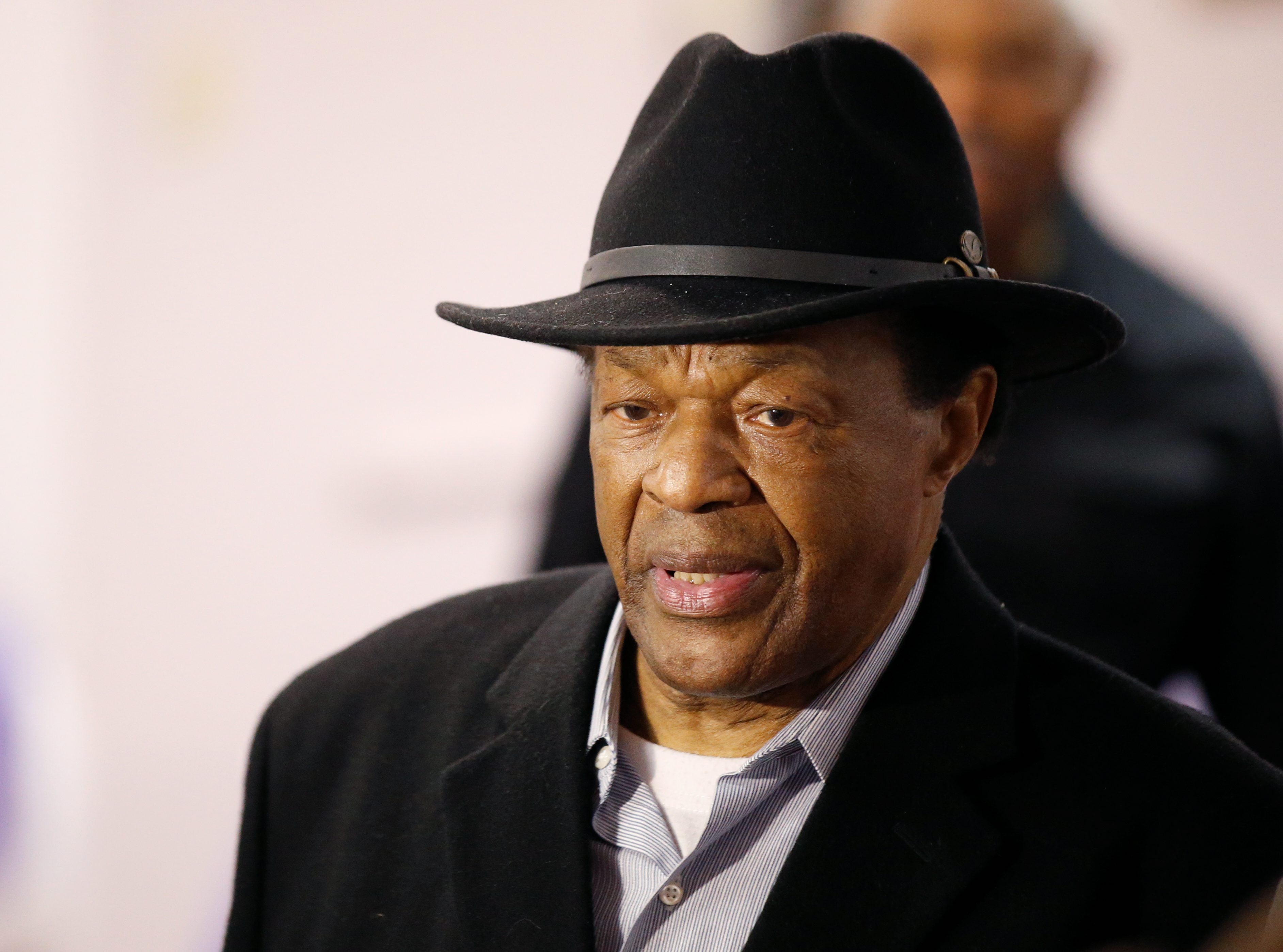 real People, 2014, marion barry, one Person, serious, senior Adult, focus on foreground, men, businessman, confidence, formal, wrinkled, 2K, front view, HD Wallpaper