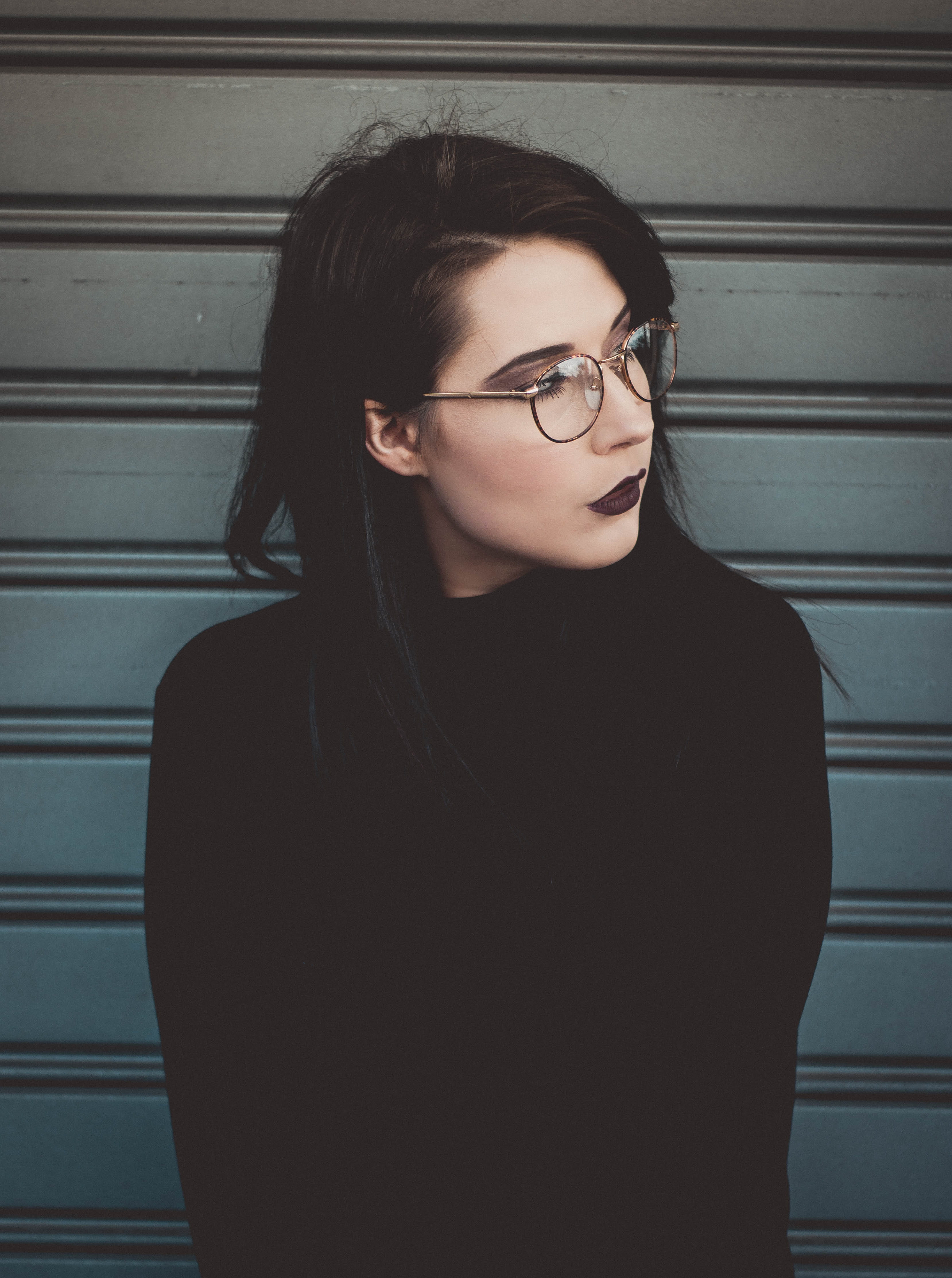 4K, black lips, casual clothing, female, wall, wearing, hip, door, black lipstick, wating, caucasian, iron, top, sad, contemplation, wall - building feature, Phone HD Wallpaper