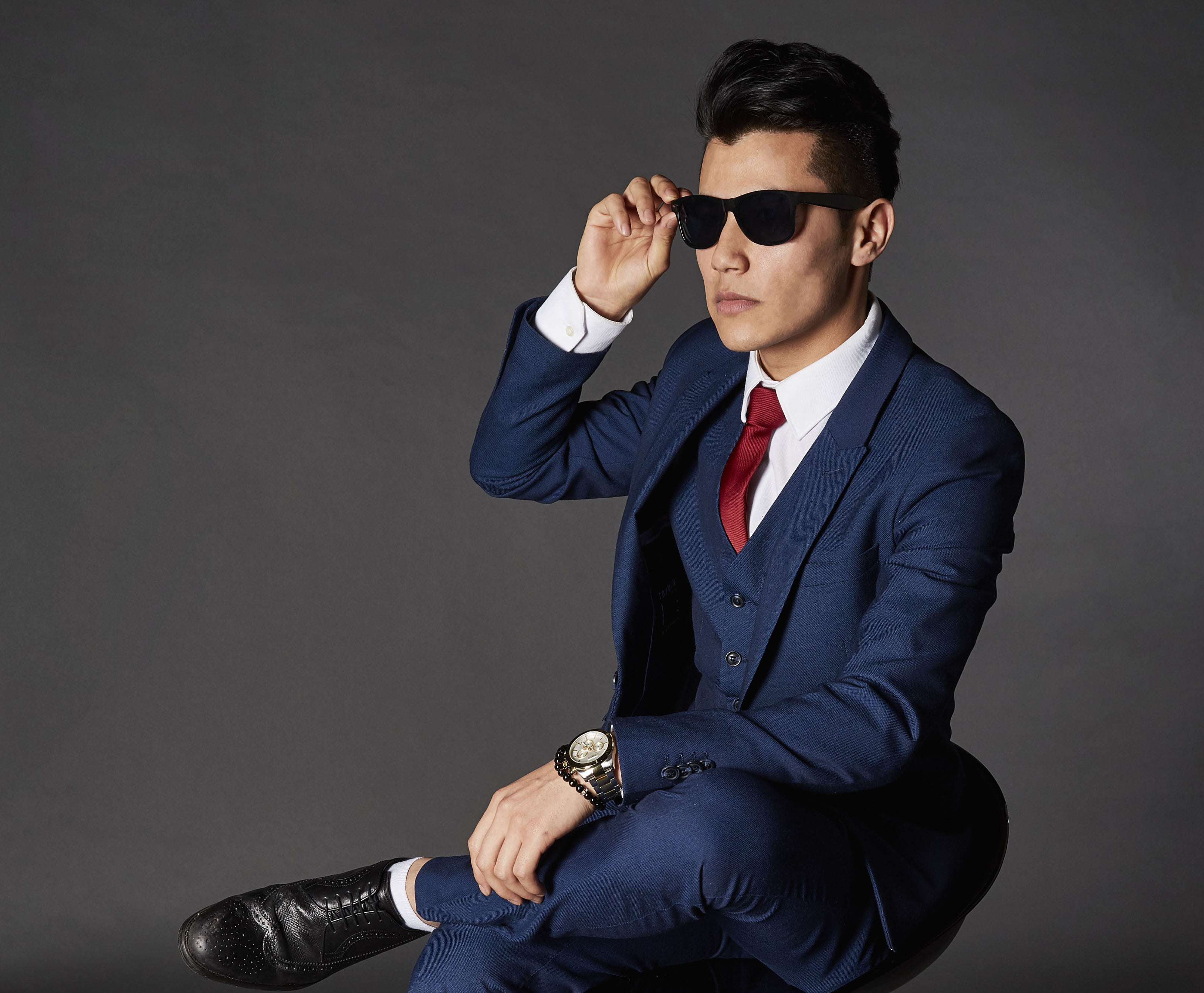 men, tie, formalwear, one Person, person, wear, man, contemporary, formal, menswear, indoors, caucasian Ethnicity, standing, success, business, chair, sunglasses, HD Wallpaper