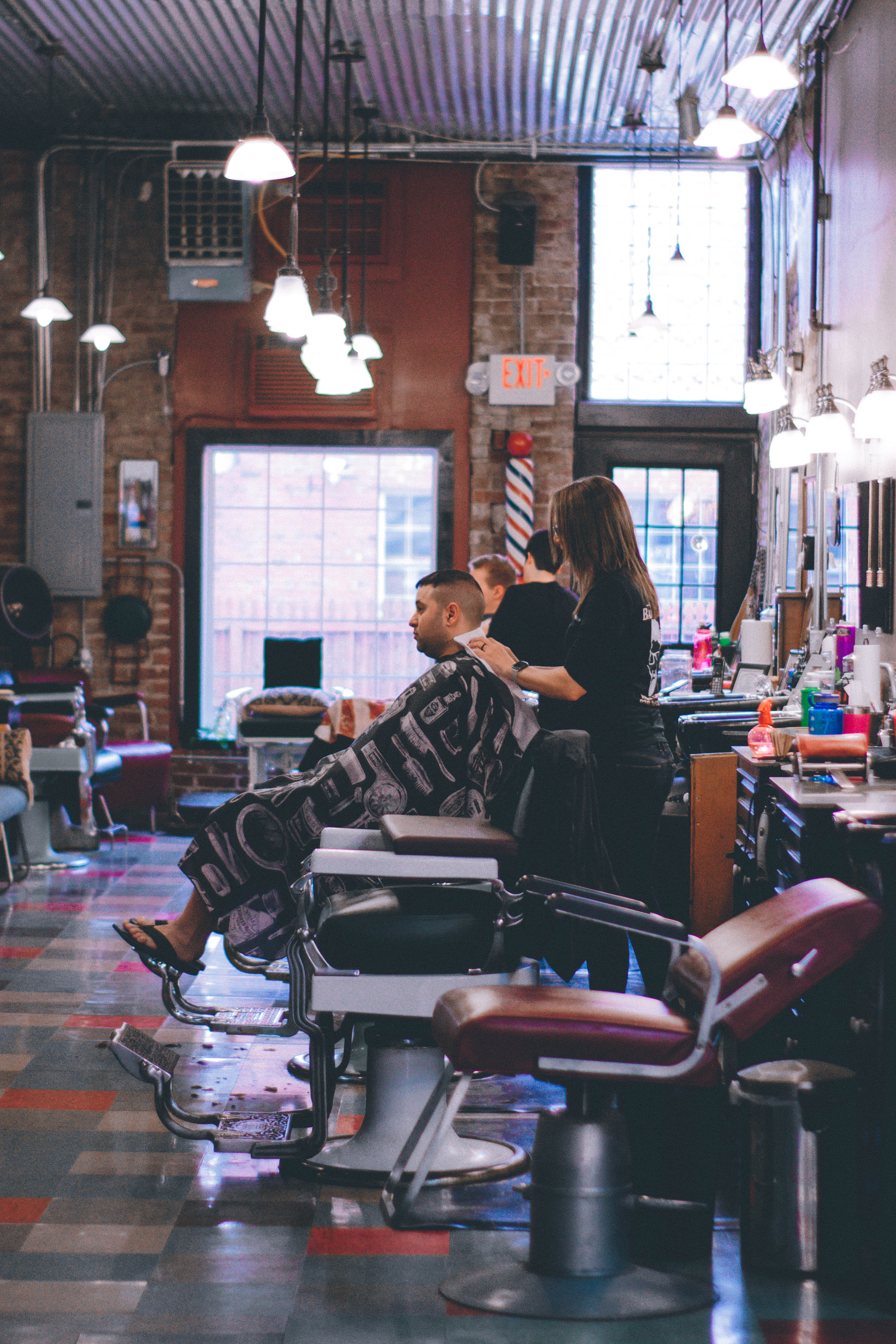 full length, s, male, beside, haircut, two people, women, person, incidental people, standing, leisure activity, barber, indoors, technology, sitting, barber shop, Phone HD Wallpaper