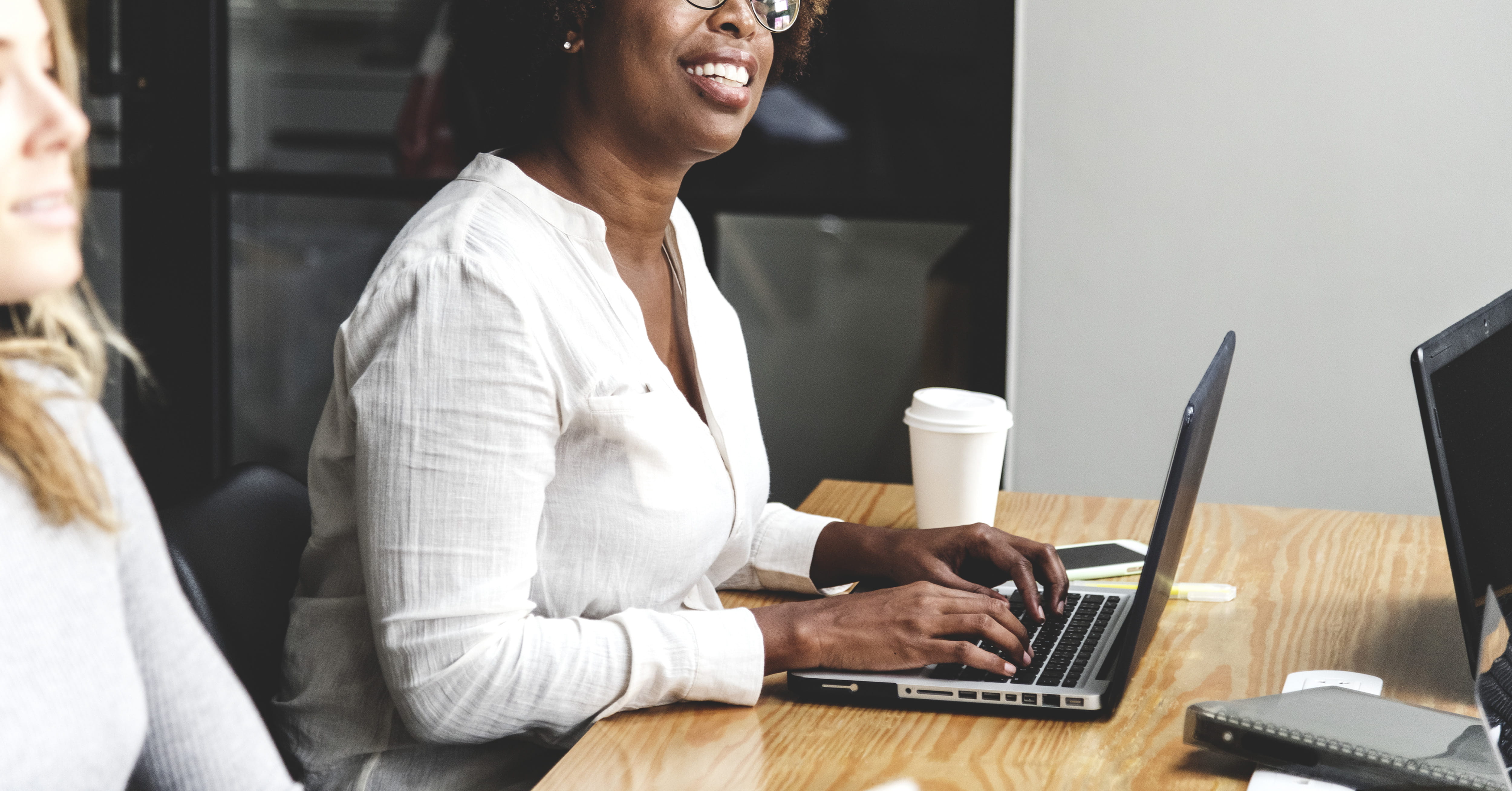 office, person, business, device, table, lady, eyeglasses, connection, wireless technology, workplace, team, digital, coffee - drink, together, laptop, HD Wallpaper