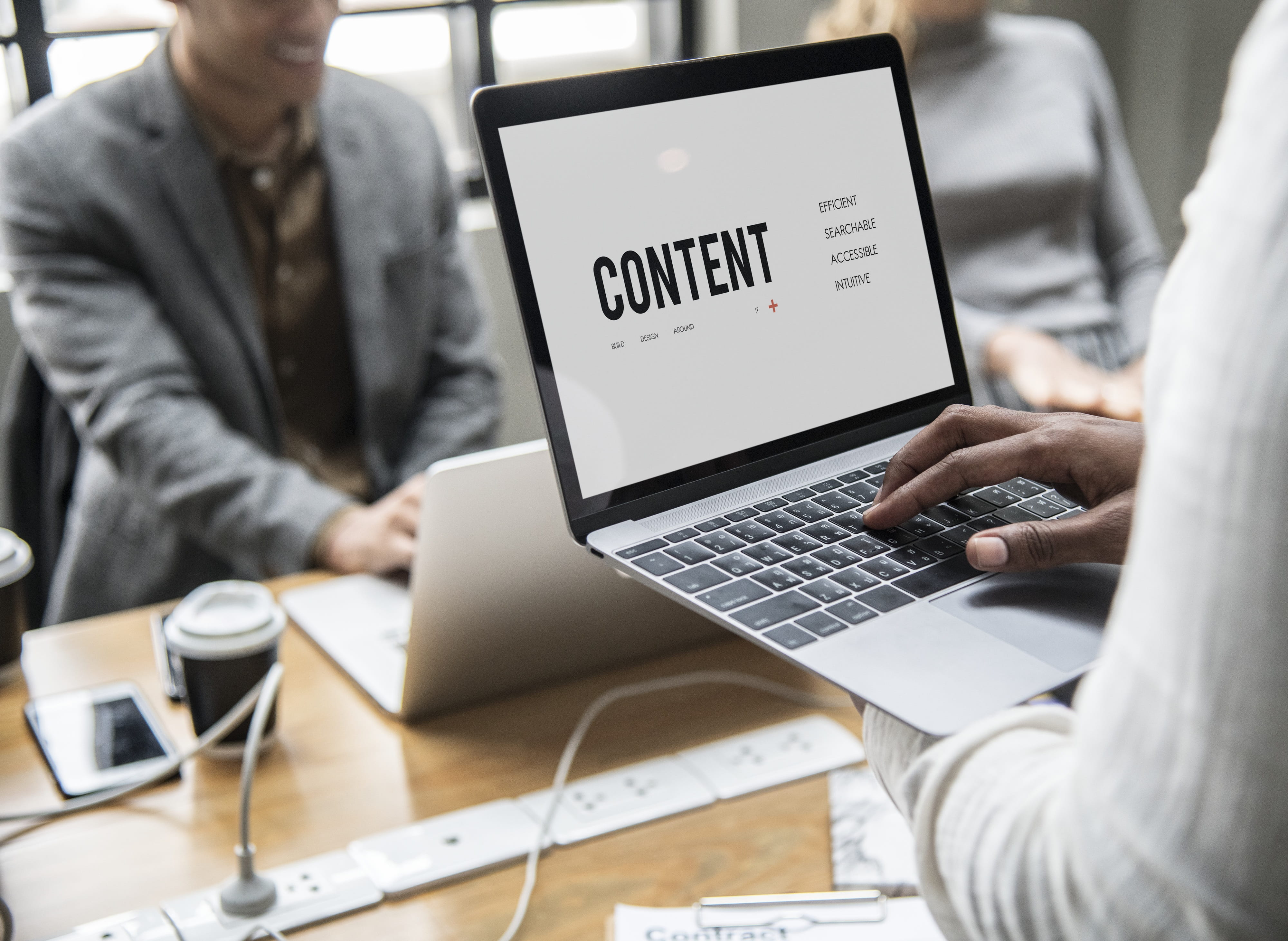 business person, connection, laptop, colleagues, corporate, wireless technology, device, company, internet, business, typing, computer, group, new business, HD Wallpaper