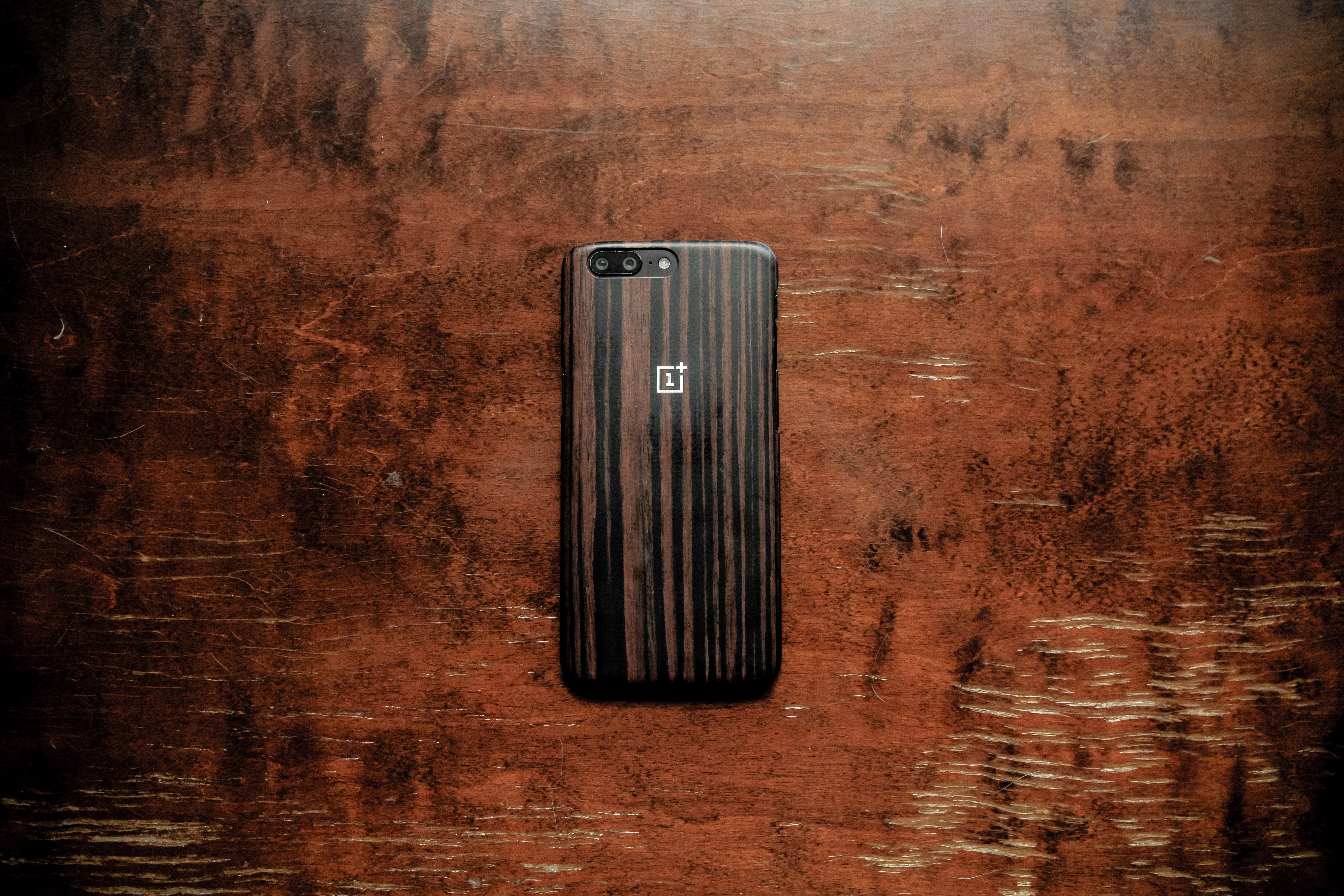 tech, still life, wood - material, closeup, electrical equipment, oneplus phone, studio shot, iphone, oneplu, metal, black color, pattern, responsive, product, HD Wallpaper