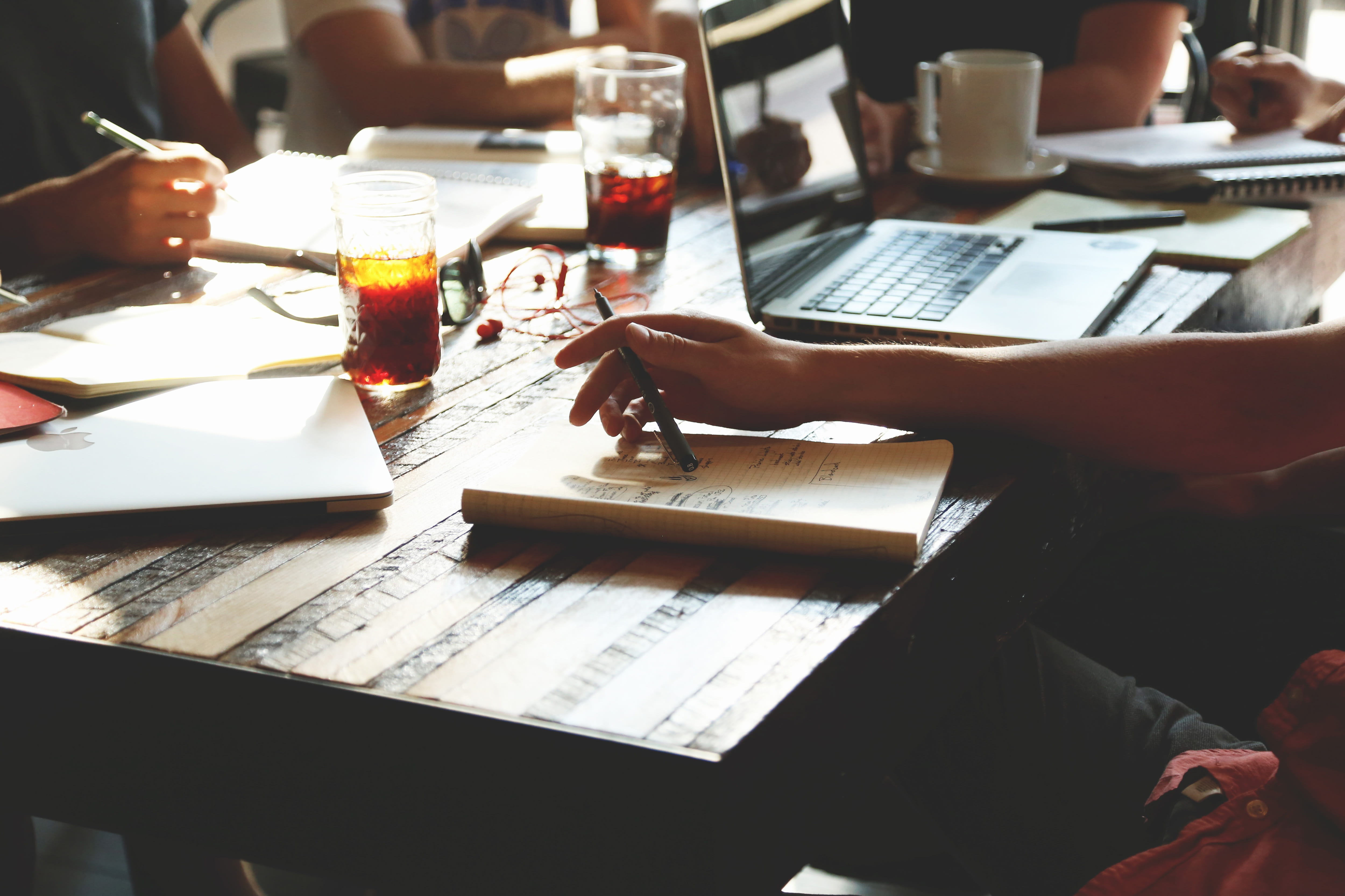 meeting, computer, entrepreneur, business, sitting, creative, using laptop, team, indoors, finance, 4K, hand, marketing, drinking glass, real people, web Design, HD Wallpaper