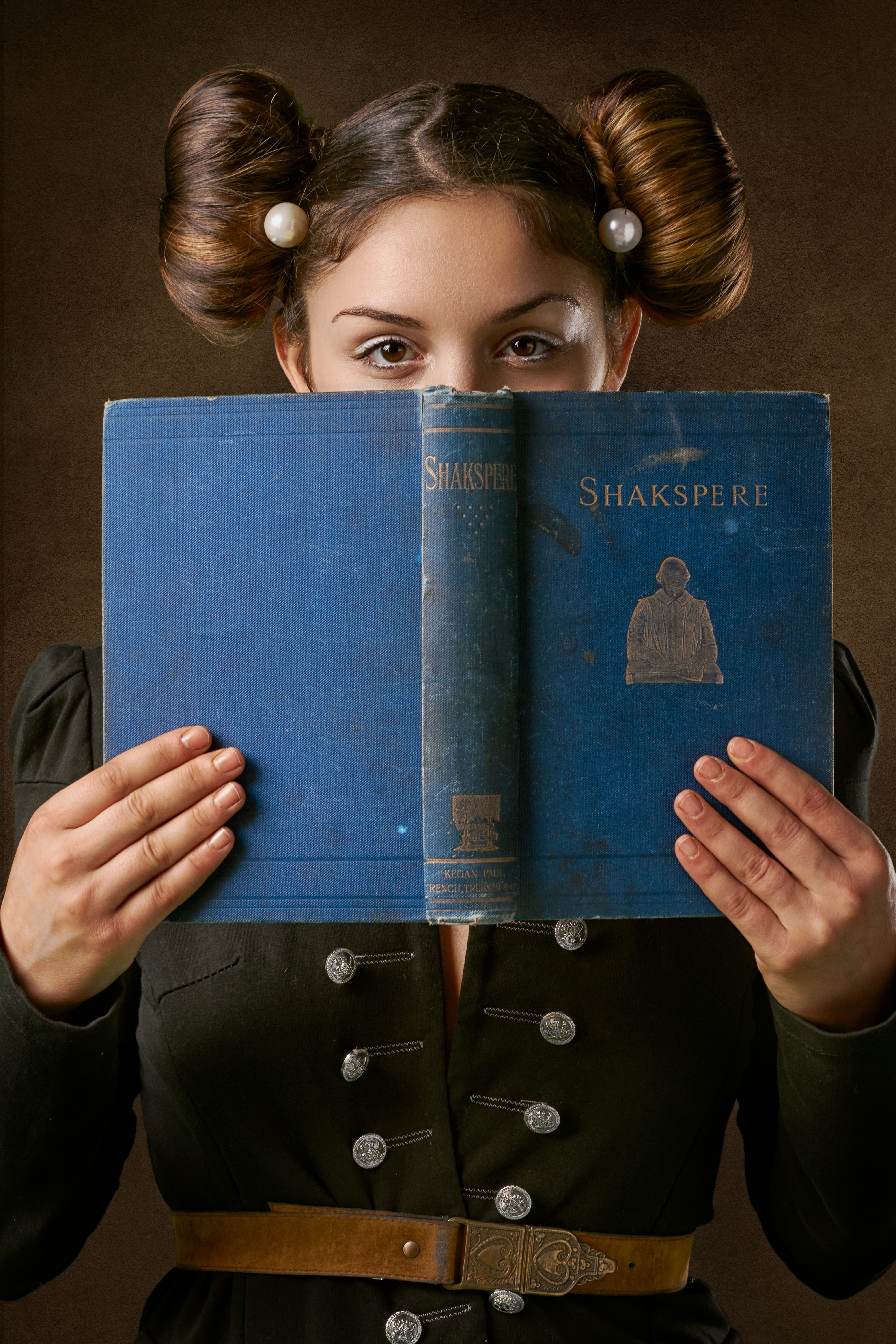 shakespeare, 5K, read, pearl, activity, looking at camera, book, western script, studying, learn, learning, portrait, girl, one person, inspiration, education, Phone HD Wallpaper
