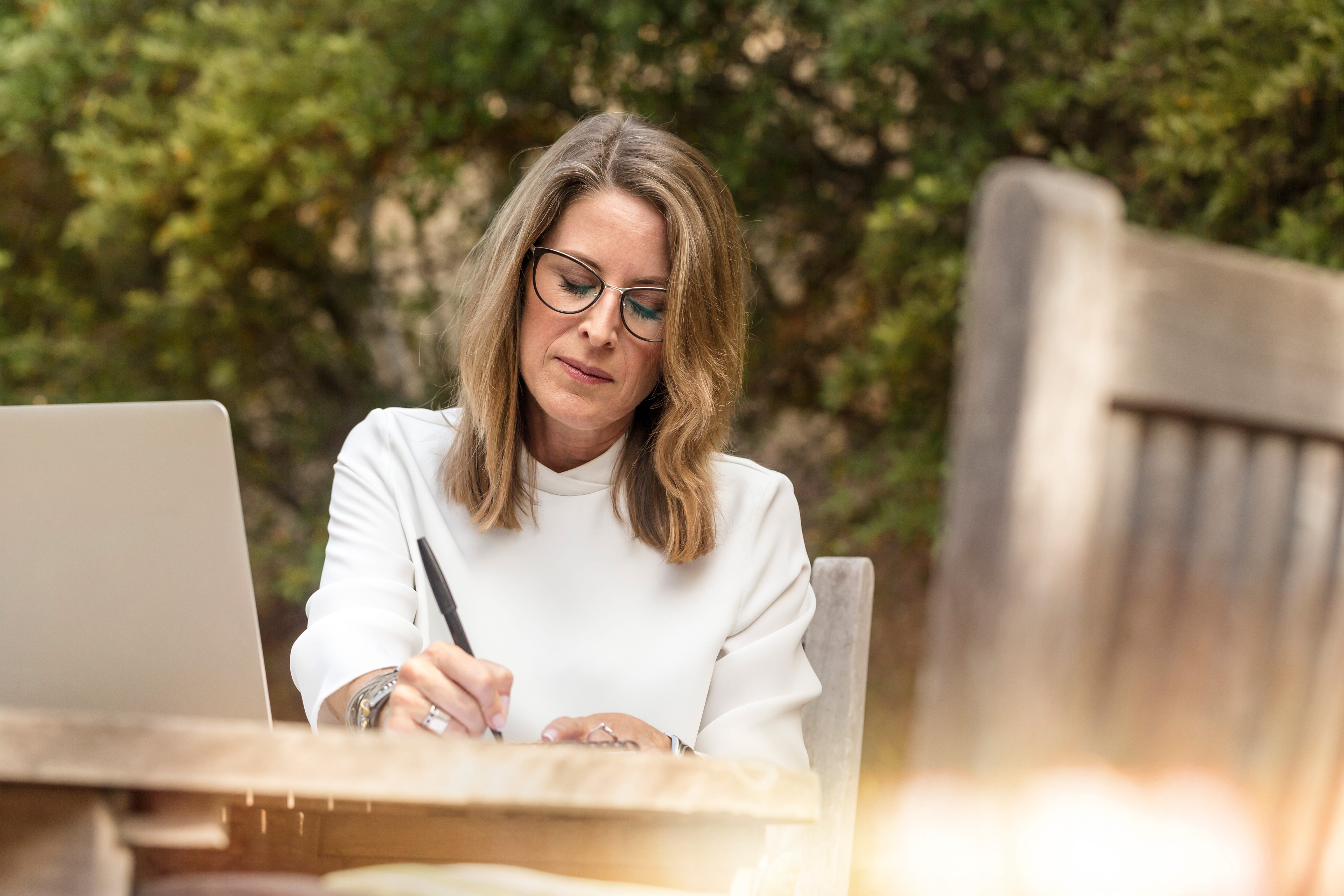 hairstyle, young adult, office, saleswoman, sales, women, eyeglasses, selective focus, communication, 5K, hair, glasses, wireless technology, one person, HD Wallpaper