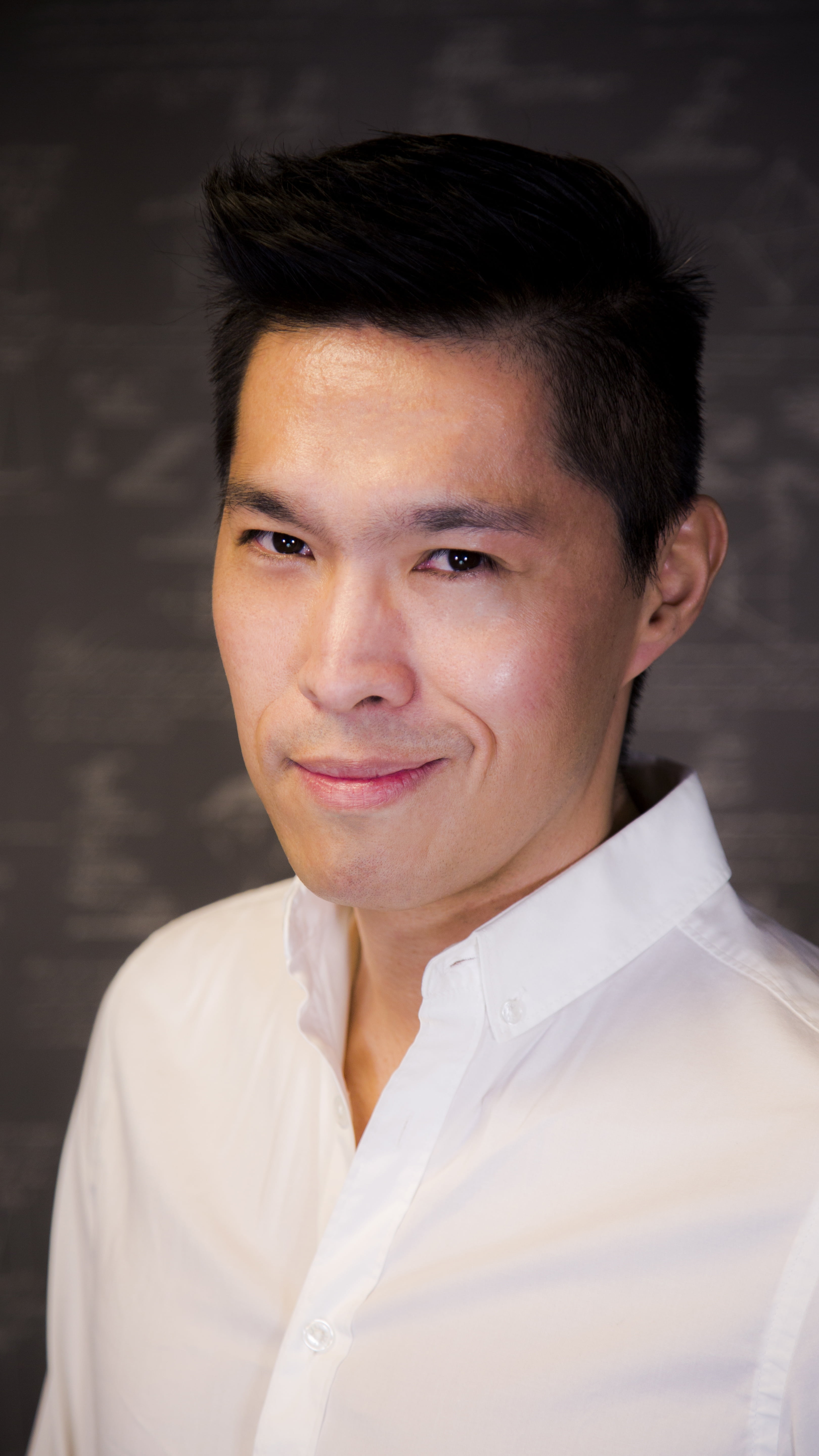men, indoors, keiji yoshiki, headshot, professionals, young adult, athlete, fitness, training, photo for linkedin, shirt, undertake, exercise, smiling, Phone HD Wallpaper