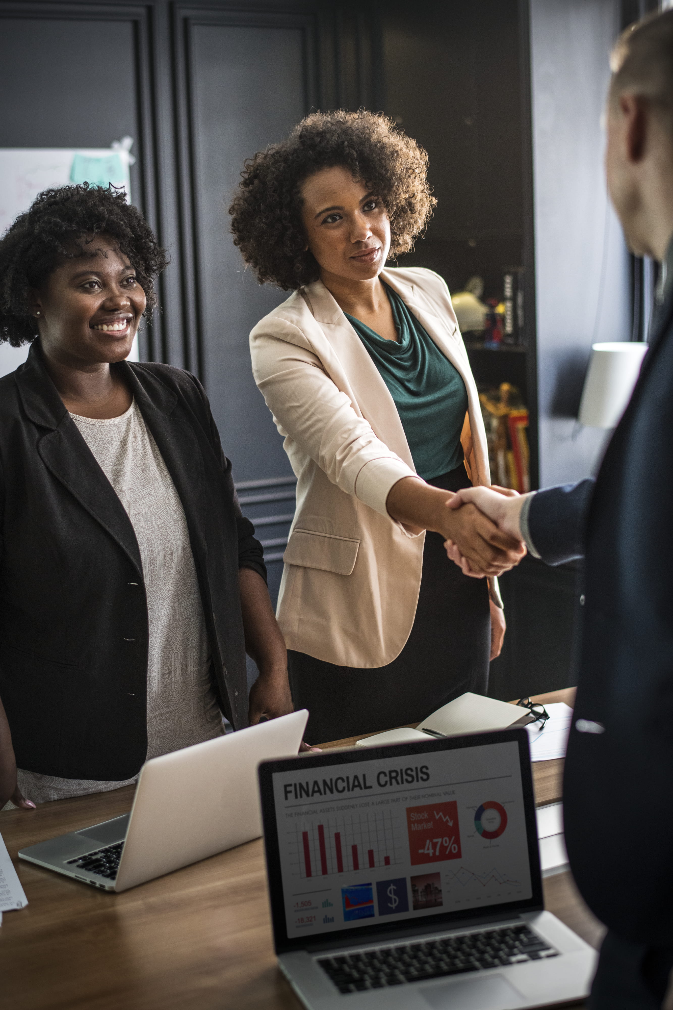 communication, occupation, young adult, american, afro, african american, caucasian, businesswoman, technology, standing, deal, table, teamwork, adults, Phone HD Wallpaper