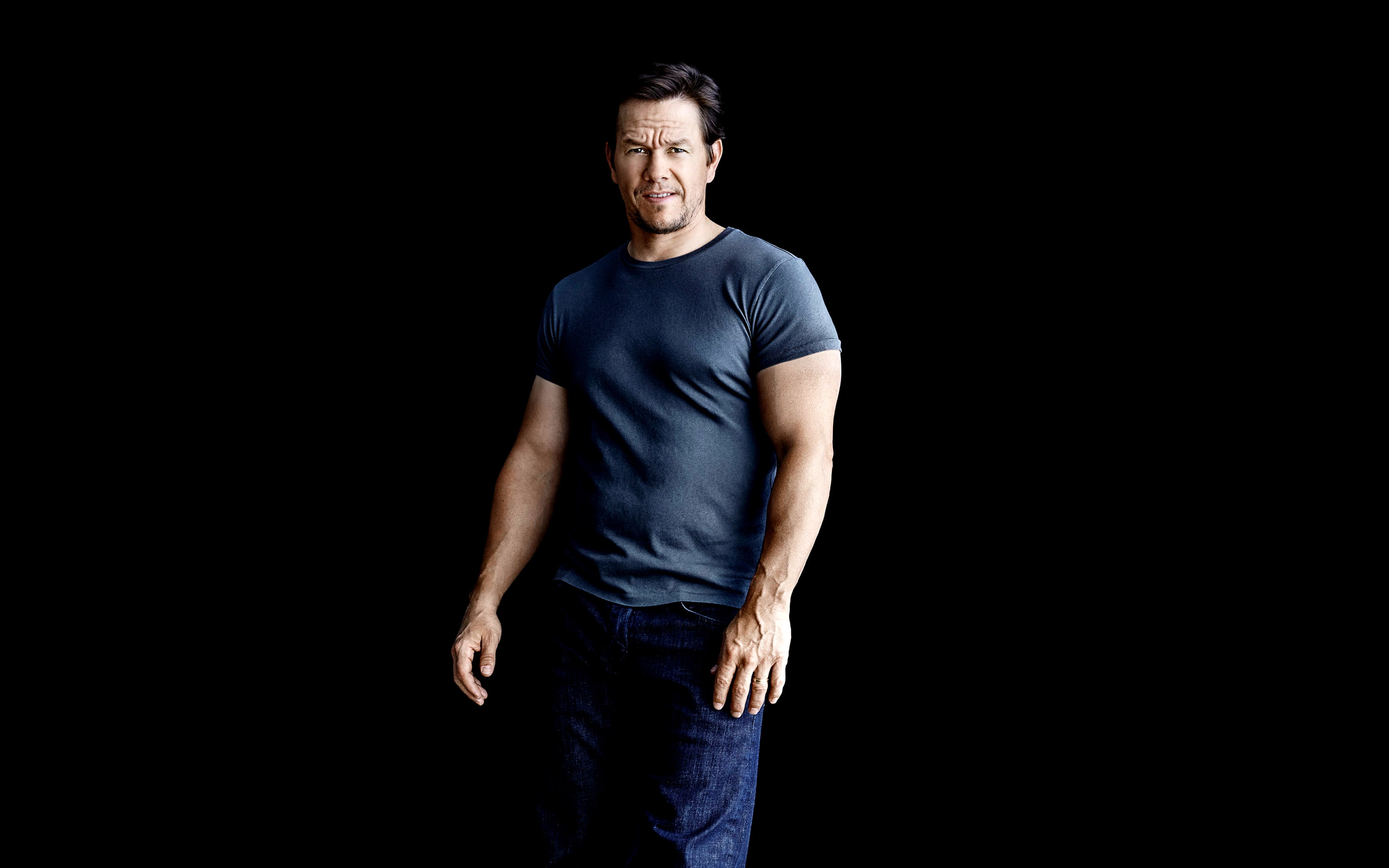 journal, jeans, actor, t-shirt, Mark Wahlberg, photographer, 2K, black background, Patrik Giardino, Mens Health, HD Wallpaper