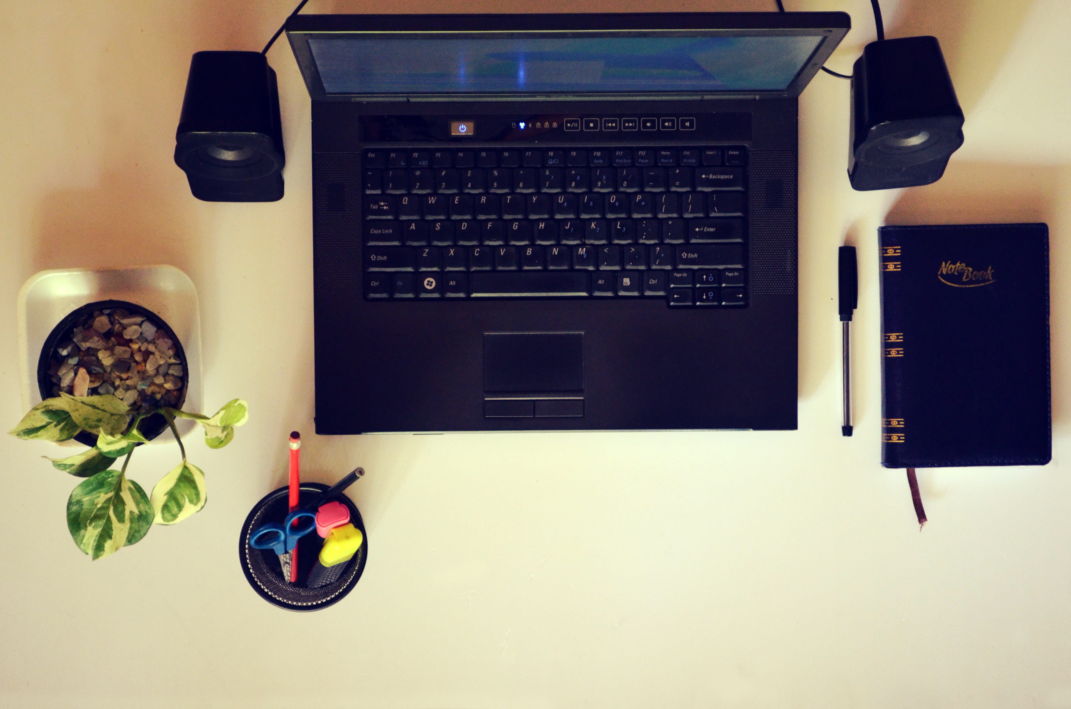 notes, technology, 2K, workspace, leisure, pen, desk, food and drink, book, music, business, education, keyboard, indoors, connection, laptop, portable information device, HD Wallpaper