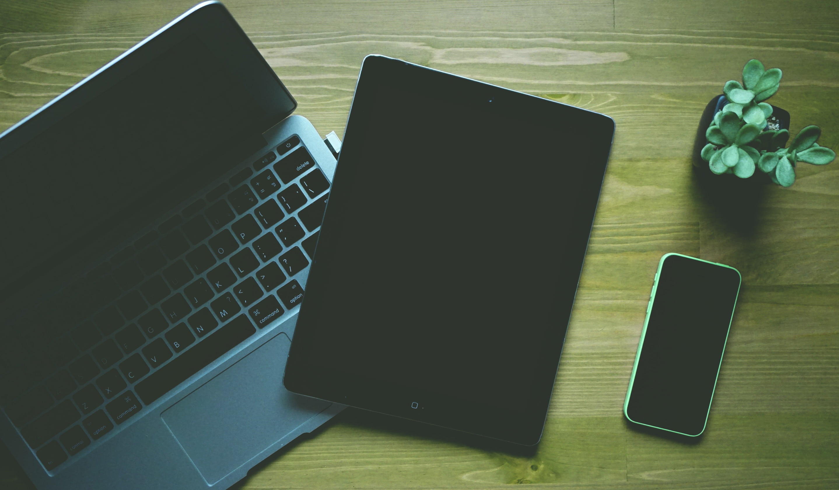 ipad, high angle view, computer technology, table, e-learning, computer screen, furniture, macbook, tablet, laptop, communication, computer equipment, connection, HD Wallpaper