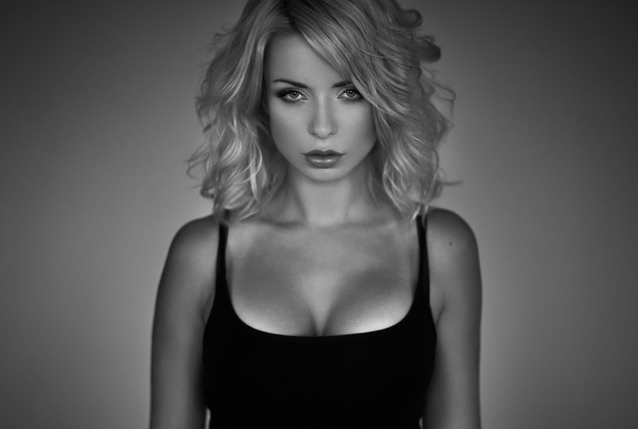 beautiful woman, women, fashion, blond hair, portrait, woman, modern, studio shot, luxury, hair, top, glamour, beauty, monochrome, hairstyle, young adult, HD Wallpaper