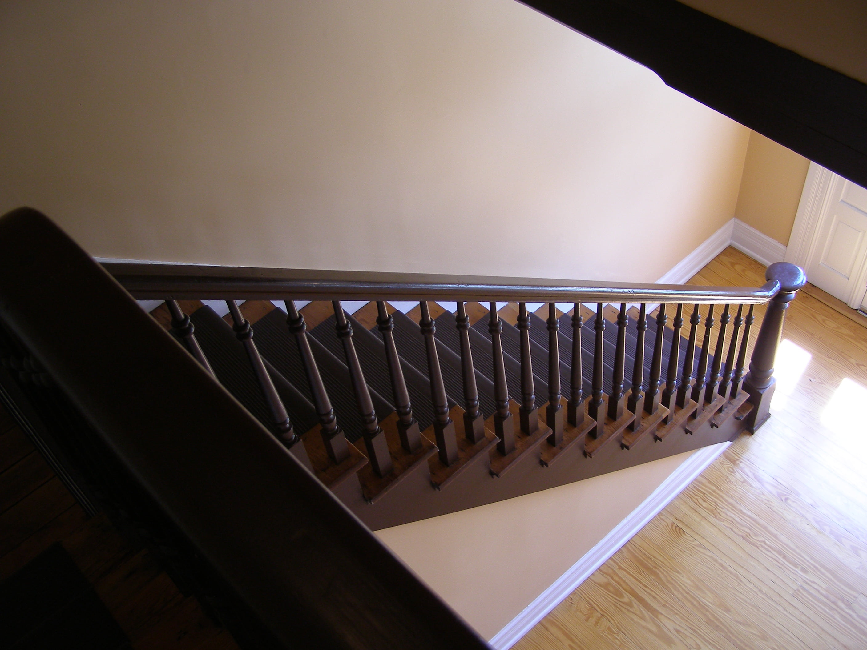 architecture, in a row, school, inside, pattern, wooden stairs, built structure, stairway, wood, building, black color, interior design, 2K, absence, flooring, HD Wallpaper