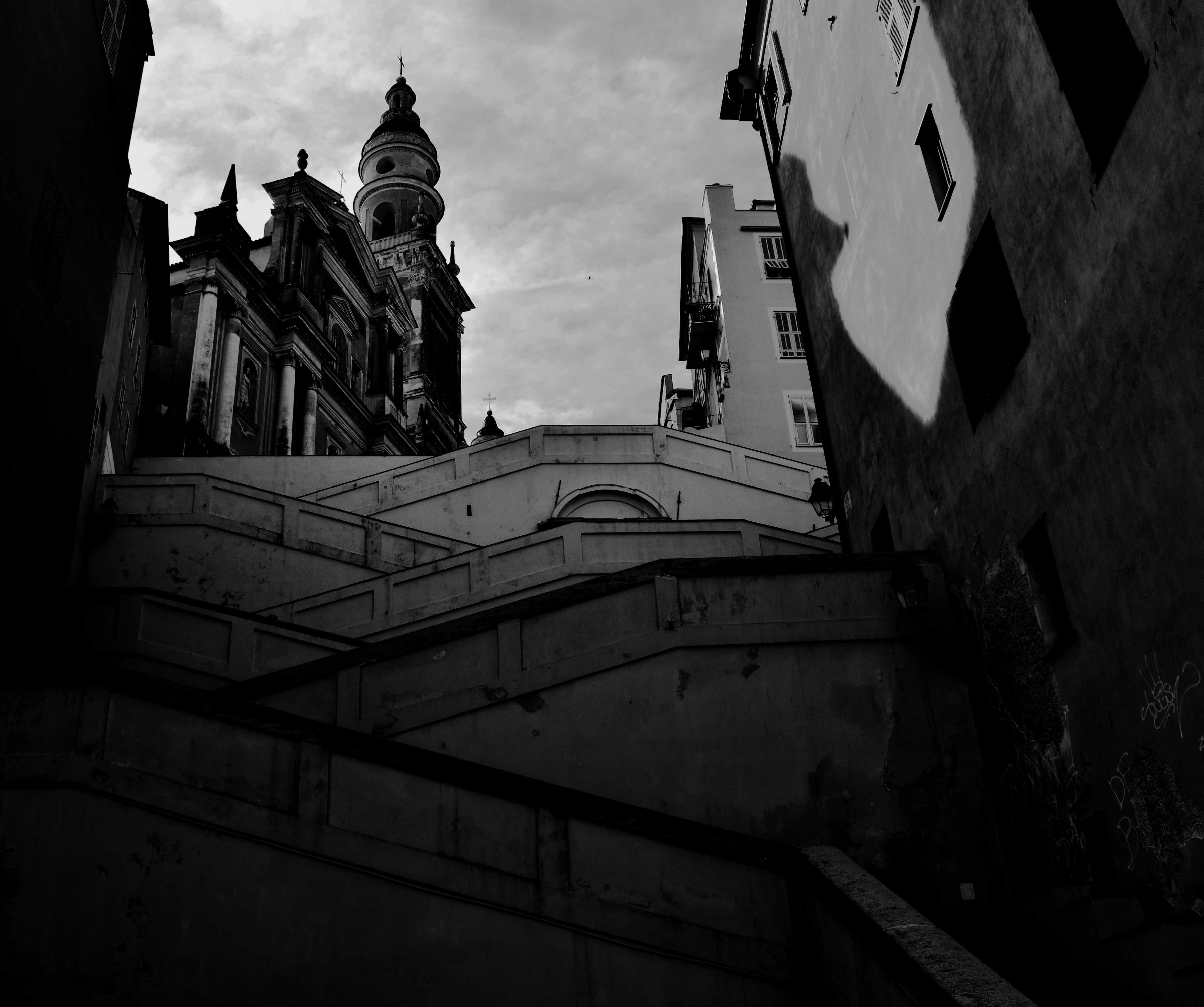 built structure, town, staircase, place of worship, 4K, cloud - sky, old, cathedral, stairway, church, monument, low angle view, religious, ancient, black and white, HD Wallpaper