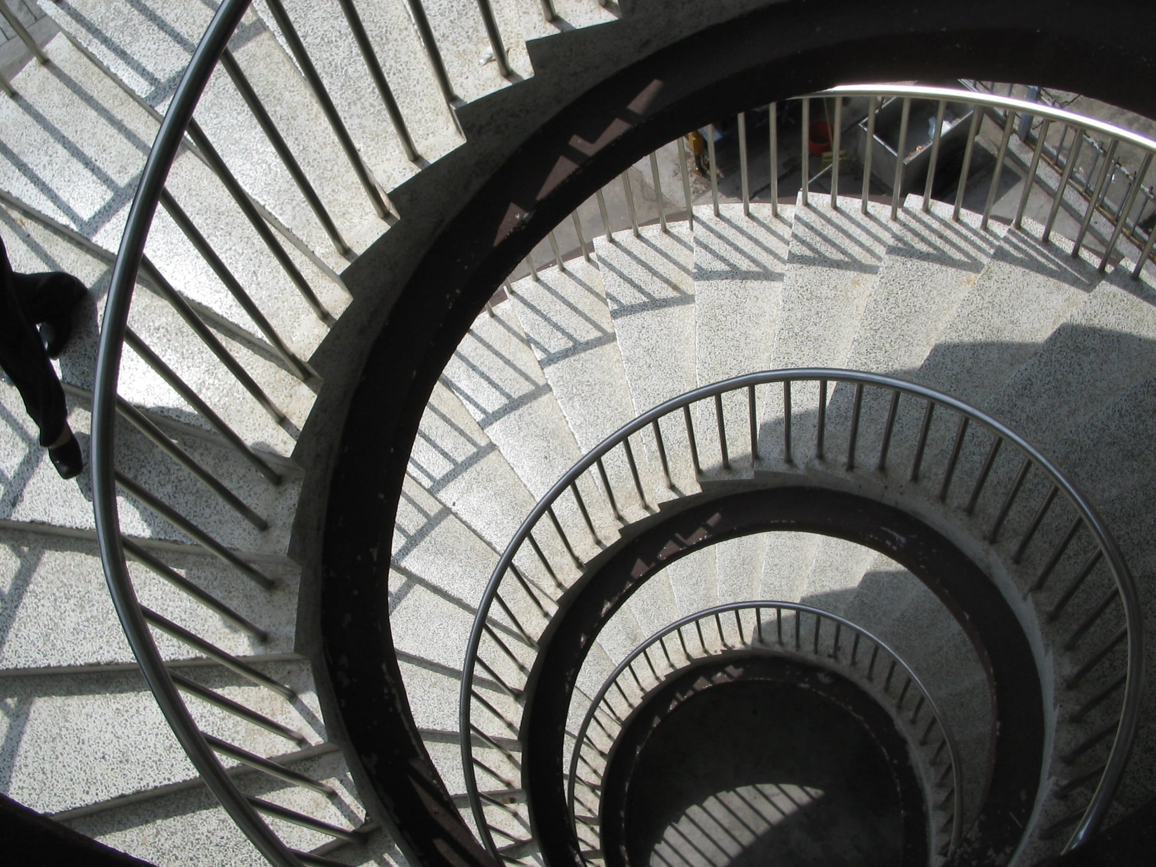 luxury, steps, Architecture, no People, 1080P, Staircase, steps and staircases, sunlight, building, circle, curve, directly above, stairway, interior, HD Wallpaper