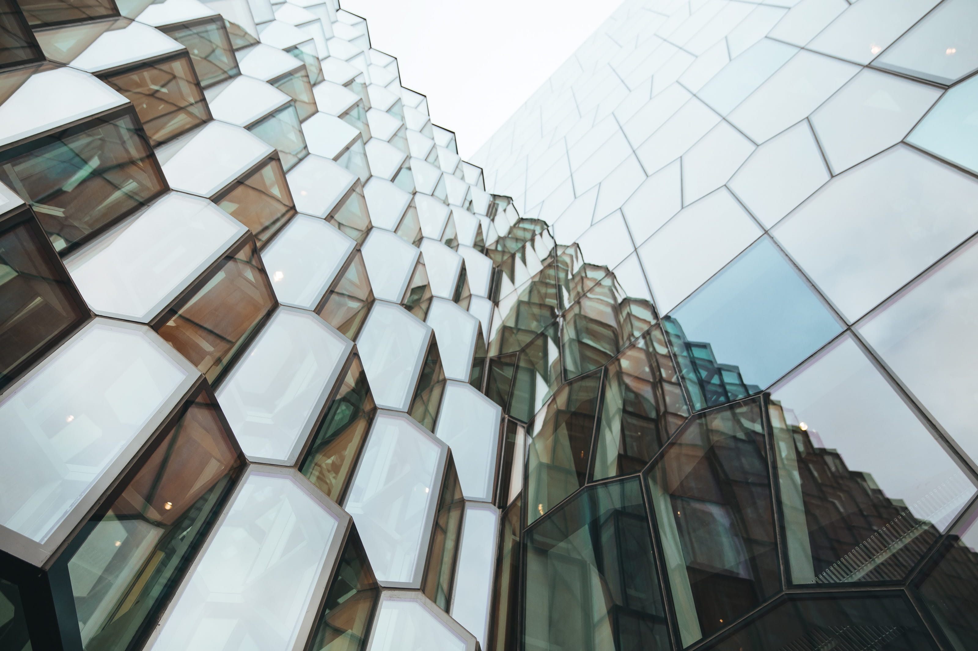 office, building exterior, background, low angle view, tall, transparent, pattern, design, no people, bright, tower, office building exterior, exterior, HD Wallpaper